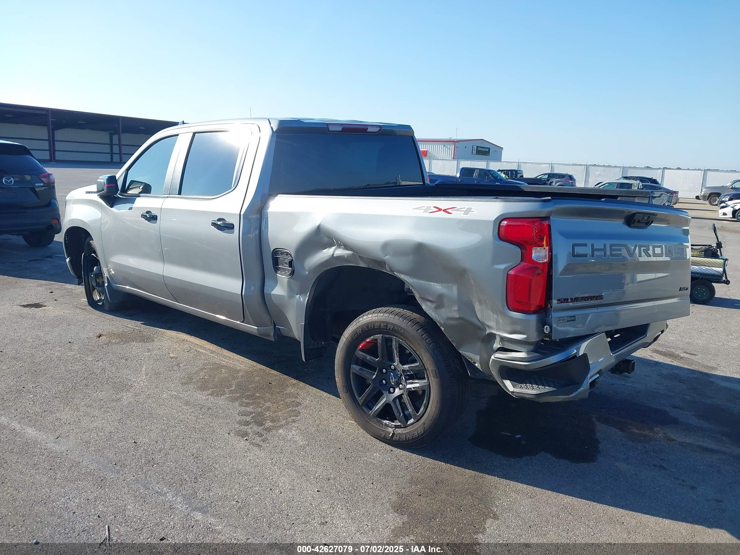 CHEVROLET SILVERADO image 3