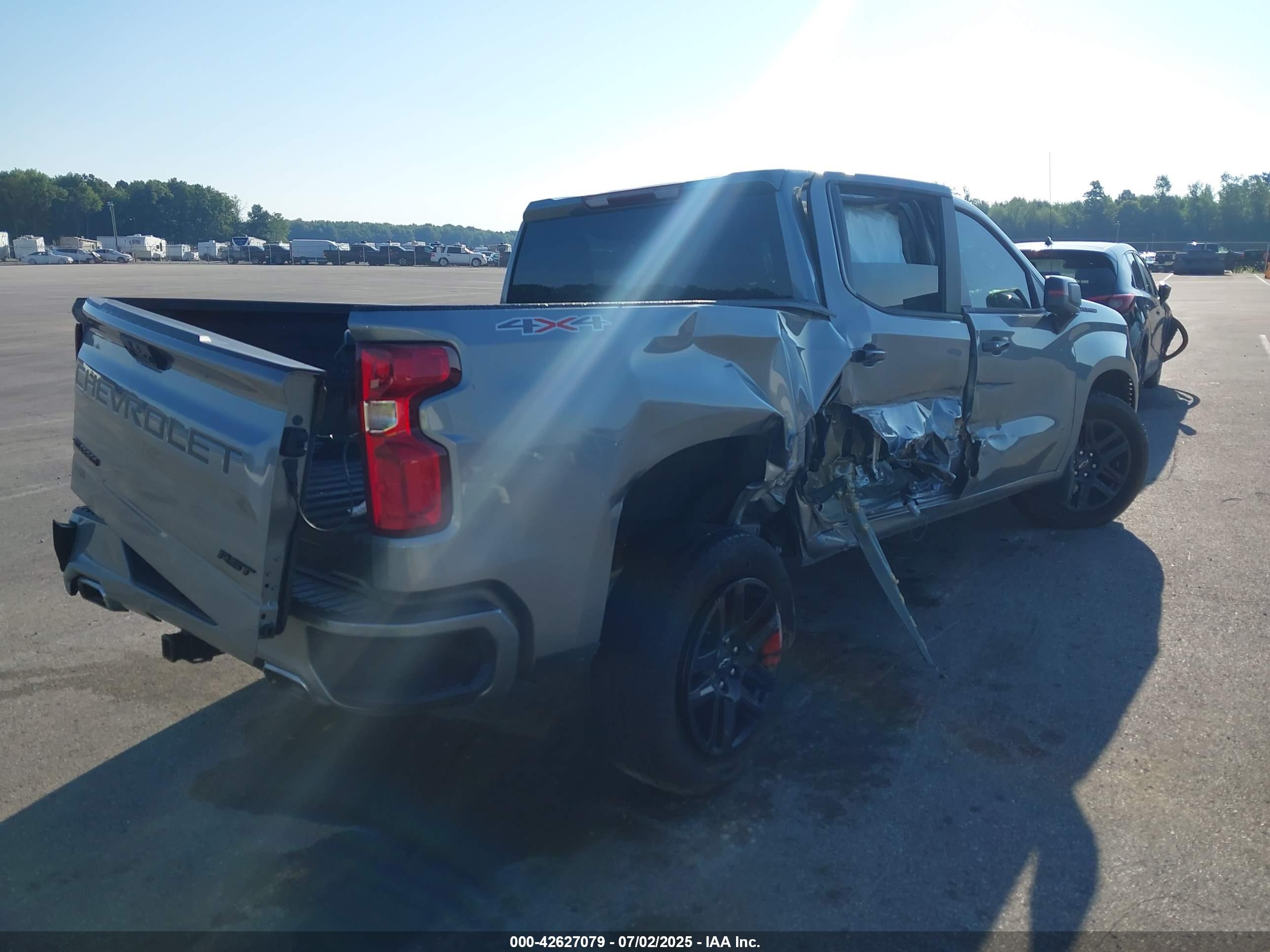 CHEVROLET SILVERADO image 4