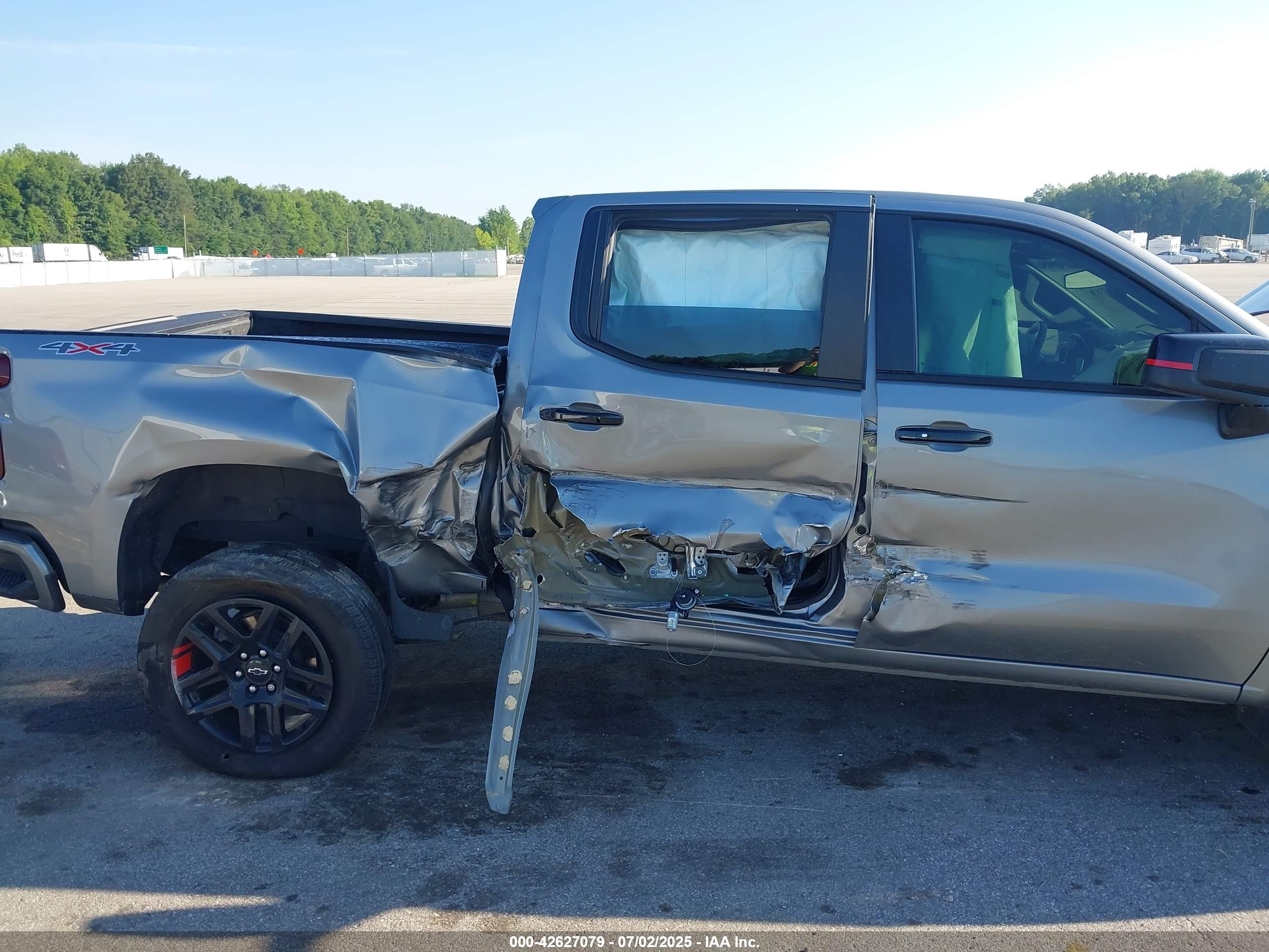 CHEVROLET SILVERADO image 6