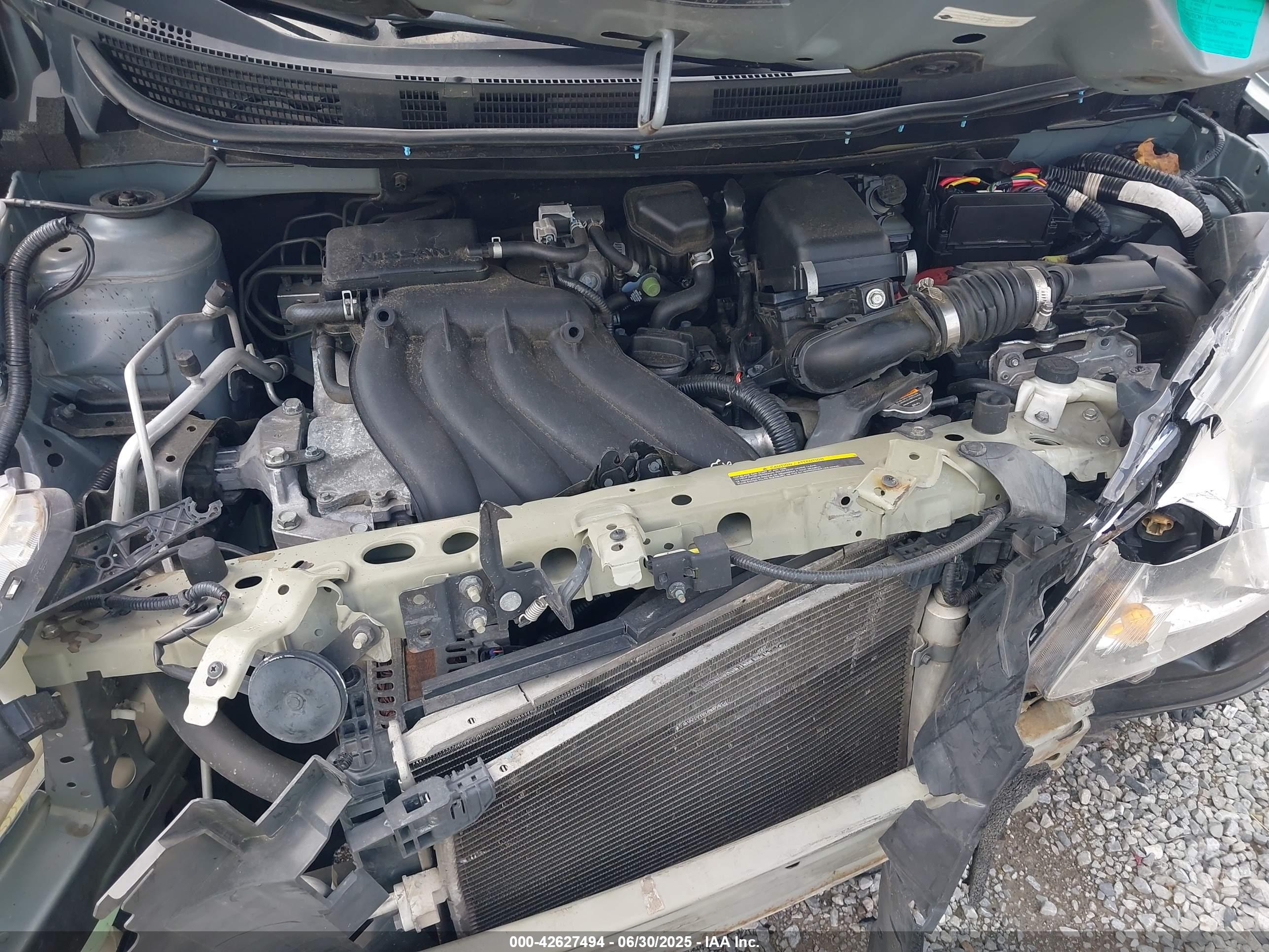 NISSAN VERSA image 10