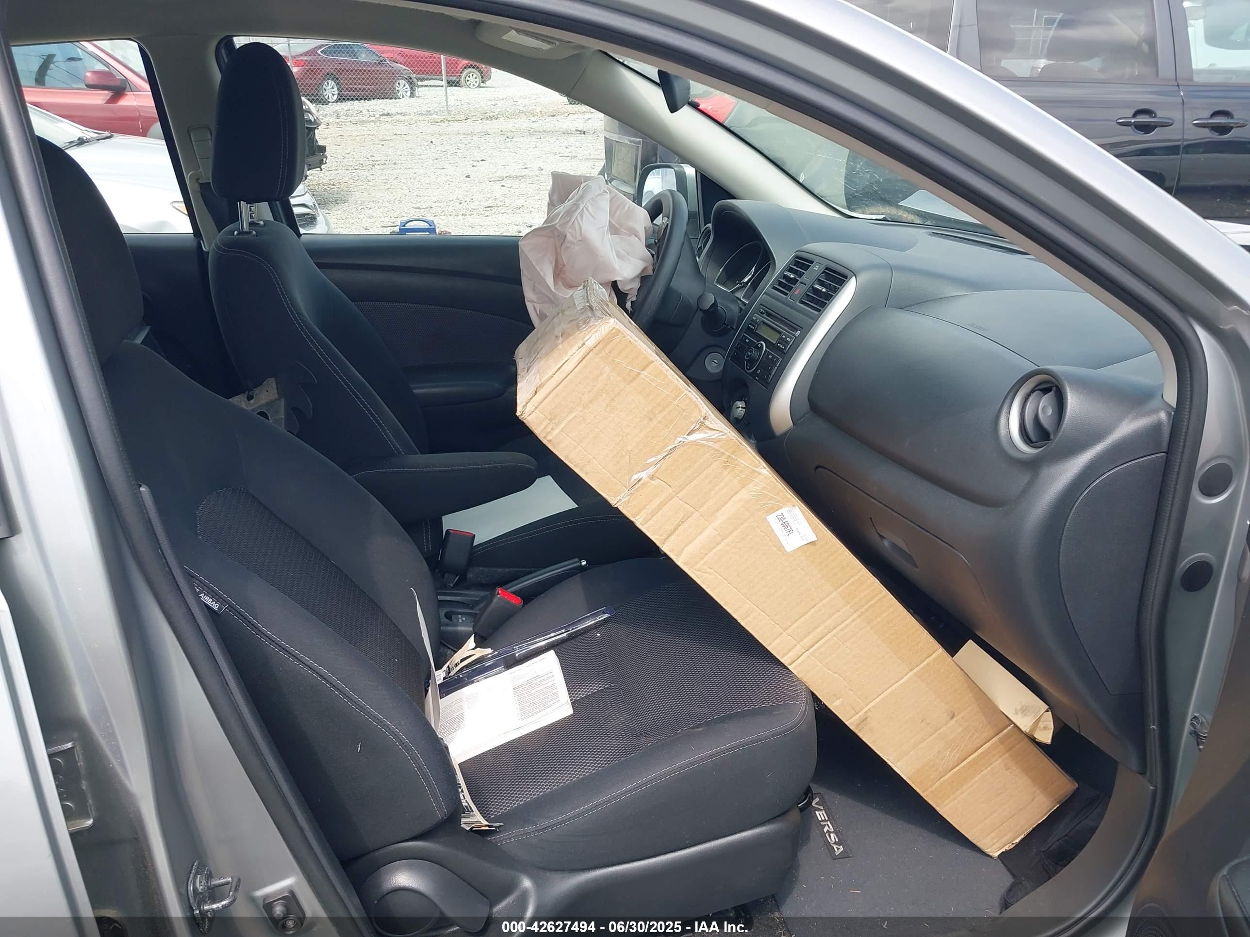 NISSAN VERSA image 5