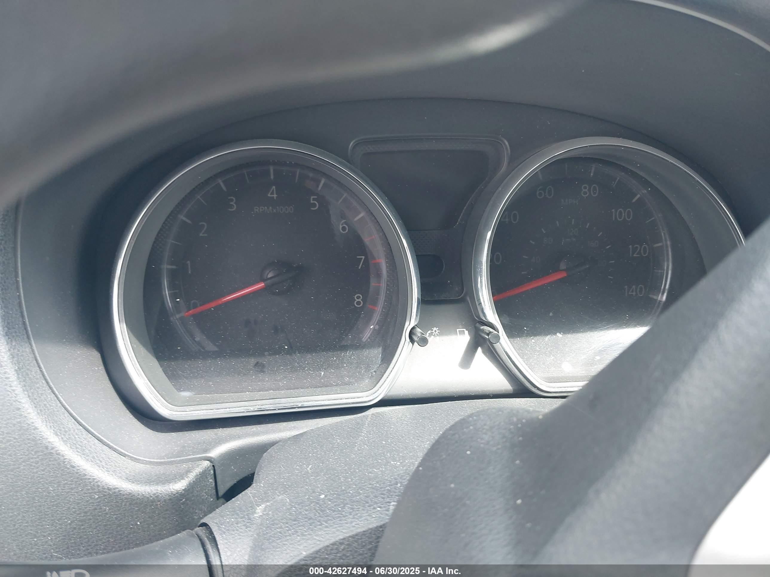 NISSAN VERSA image 7