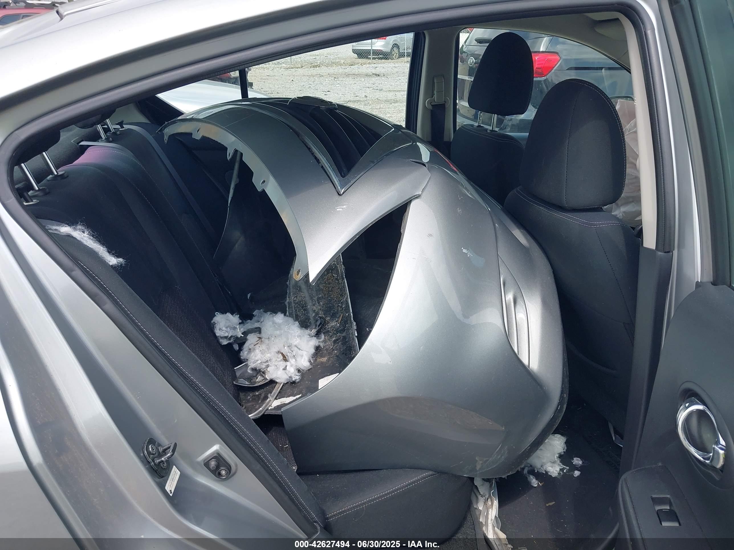 NISSAN VERSA image 8