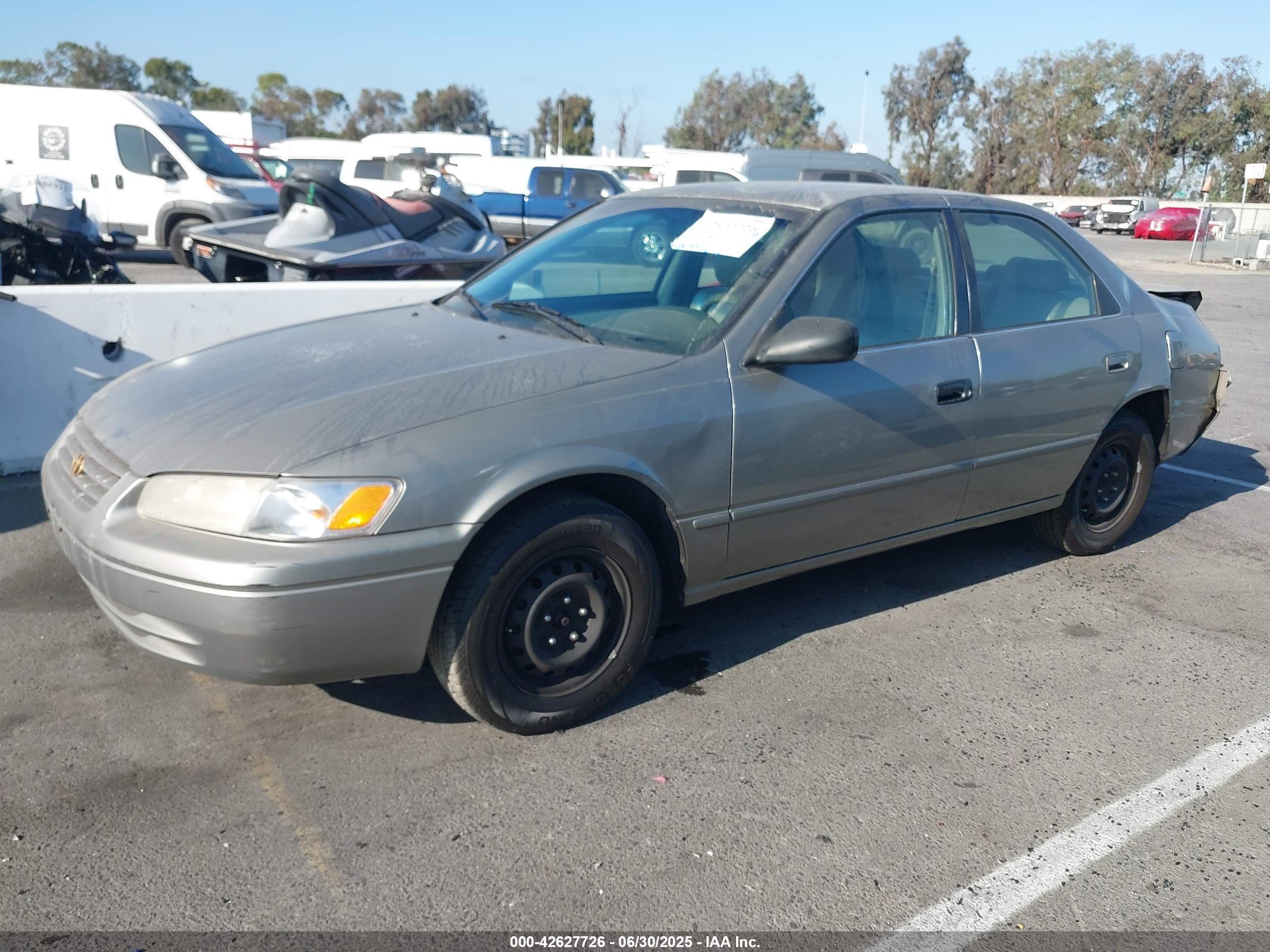 TOYOTA CAMRY image 2