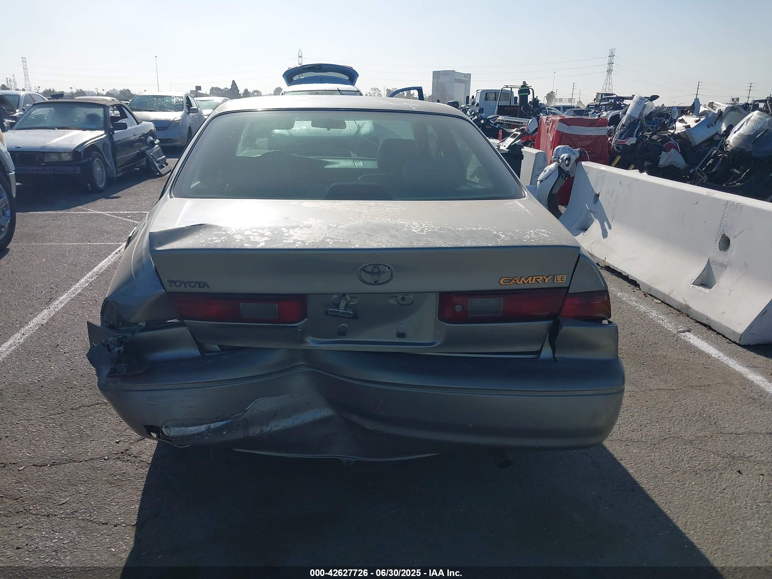 TOYOTA CAMRY image 6