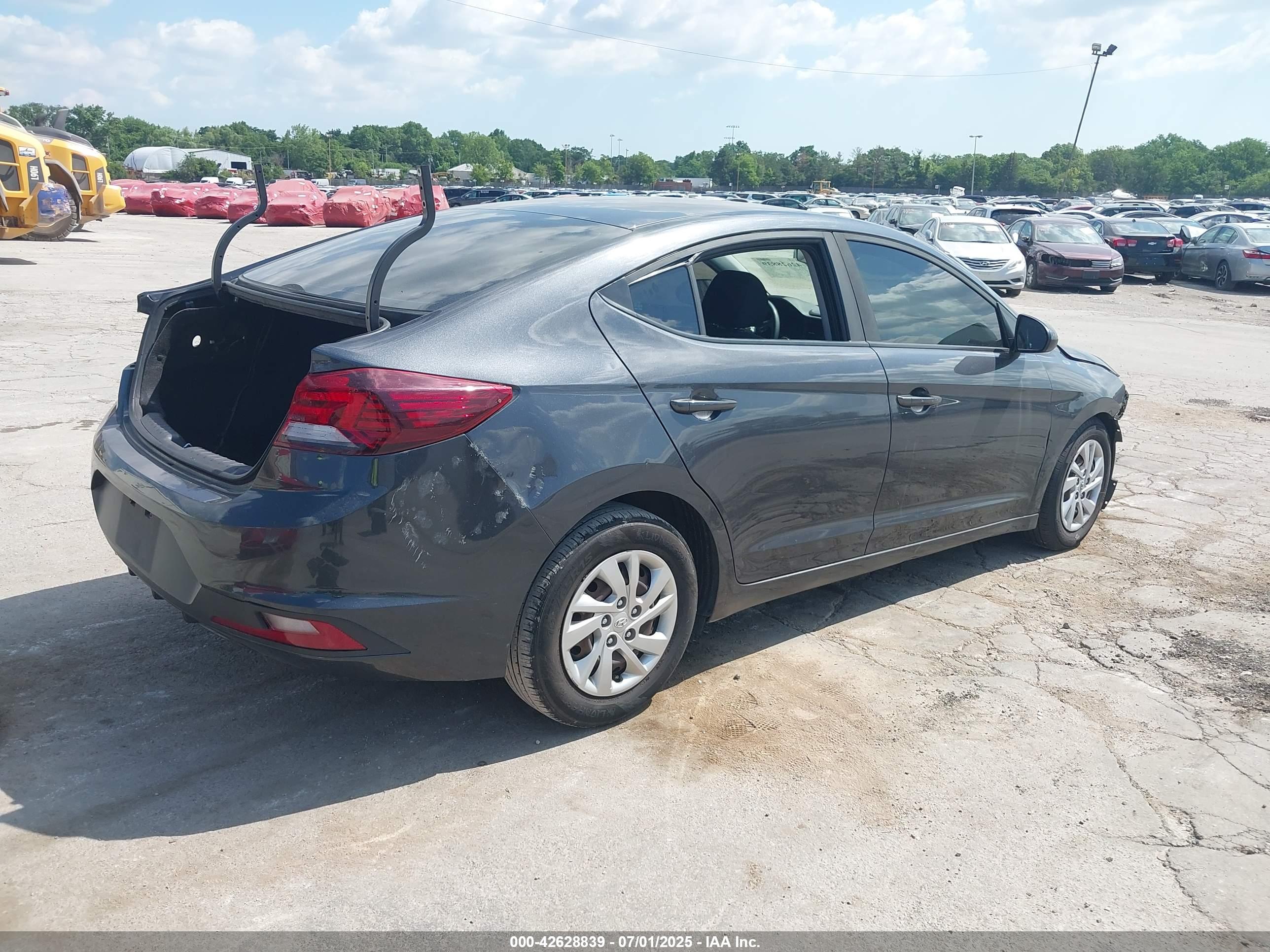 HYUNDAI ELANTRA image 4