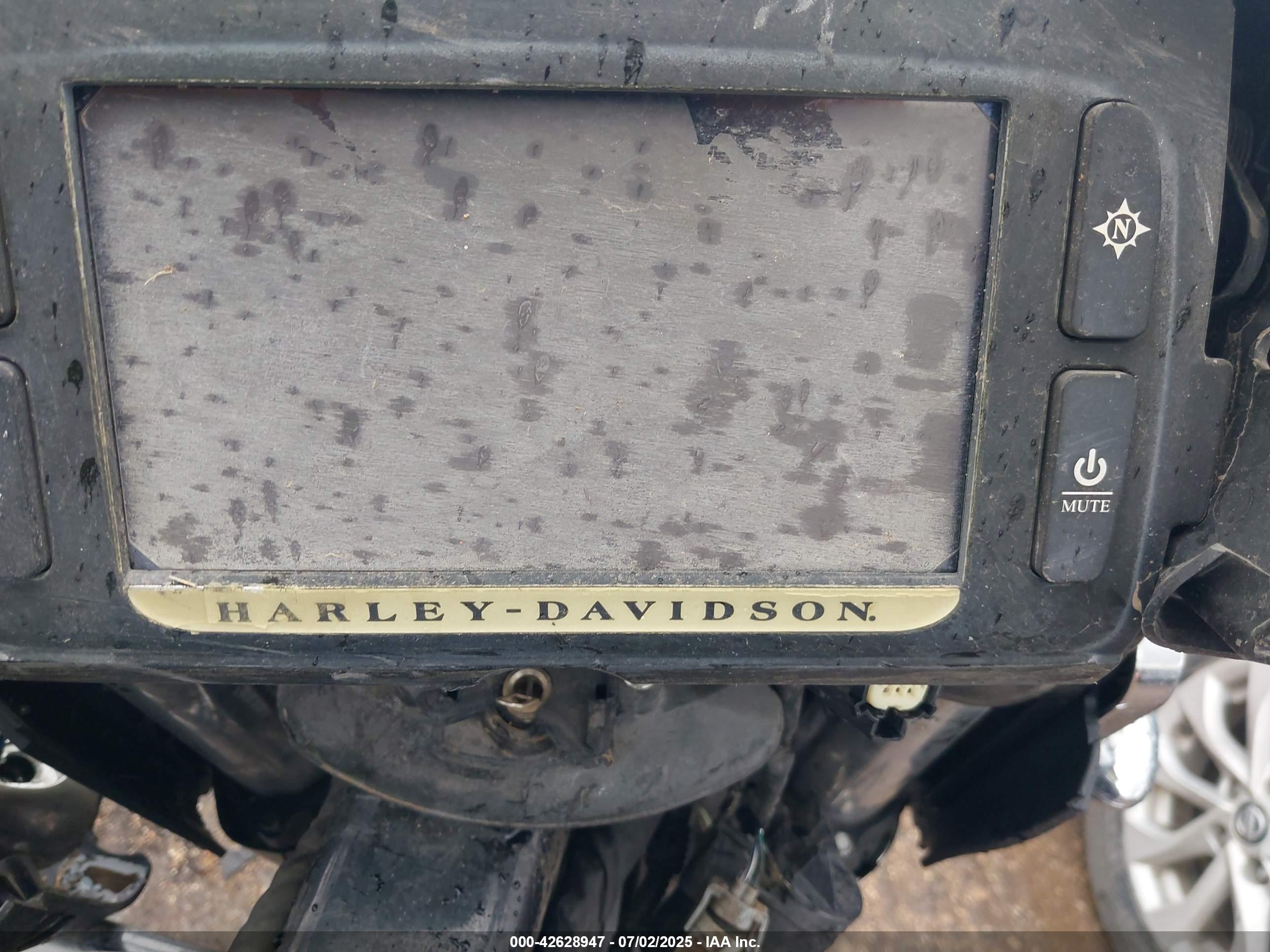 HARLEY-DAVIDSON FLHXS image 7