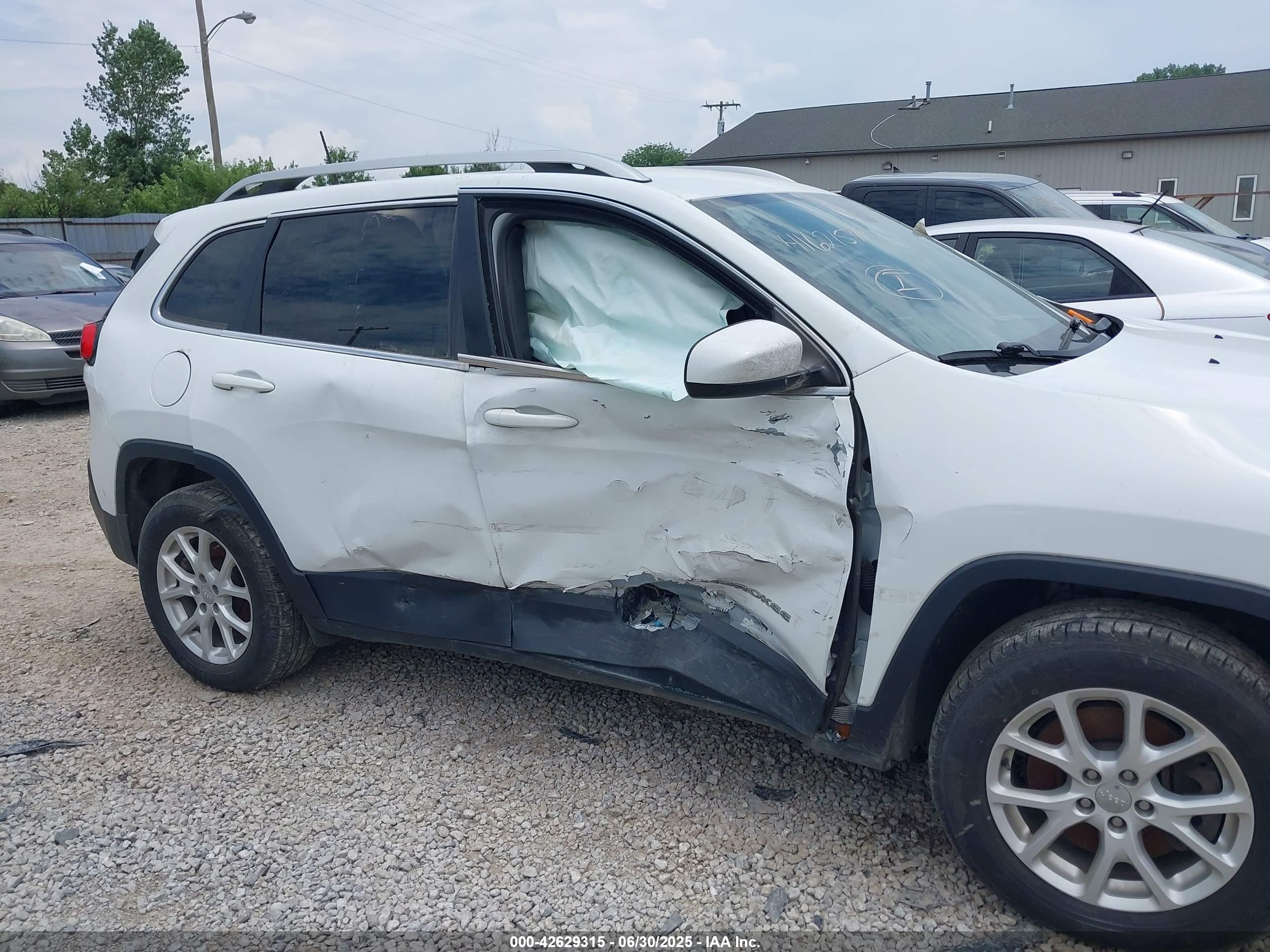 JEEP CHEROKEE image 6
