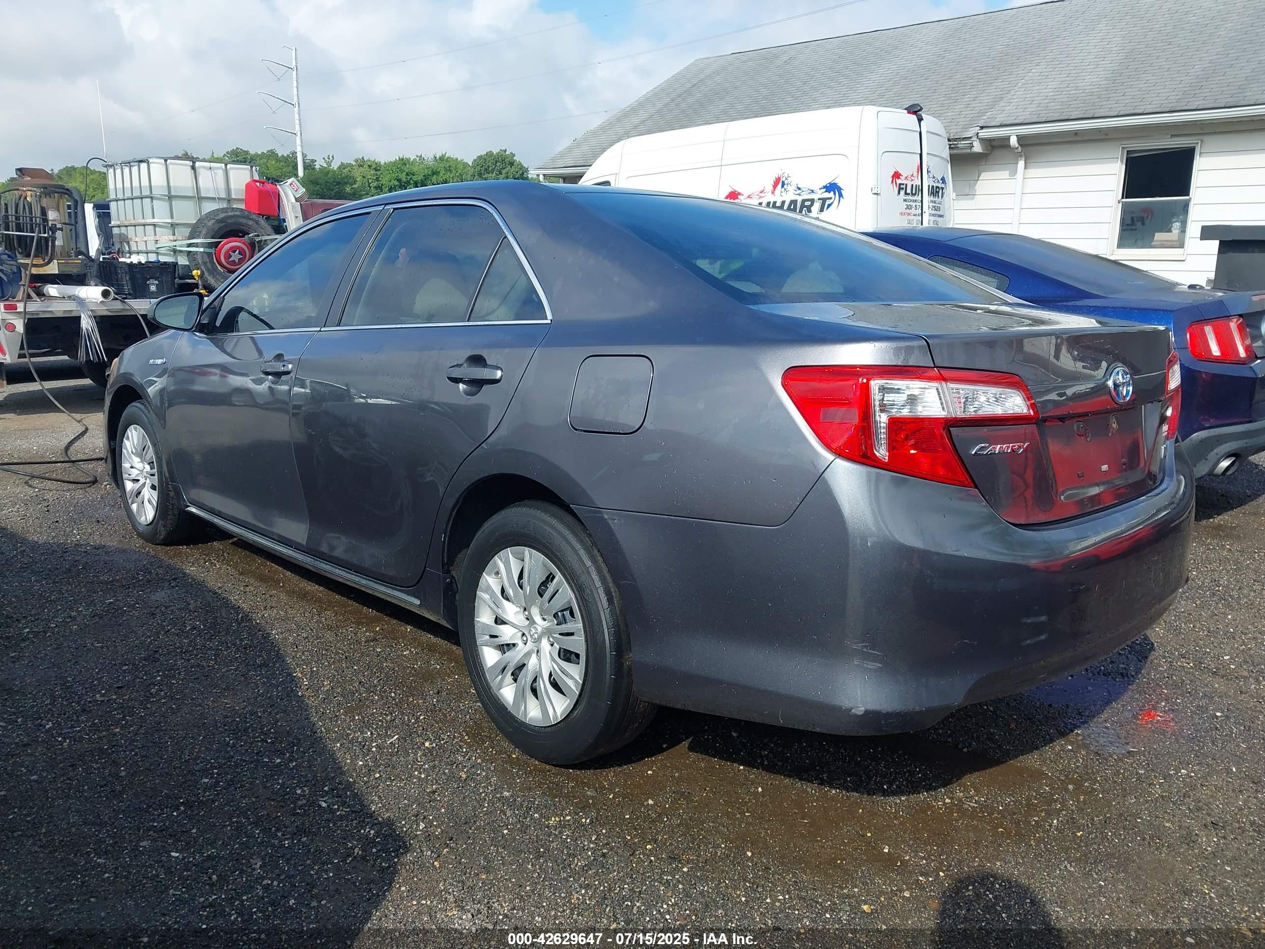 TOYOTA CAMRY image 3