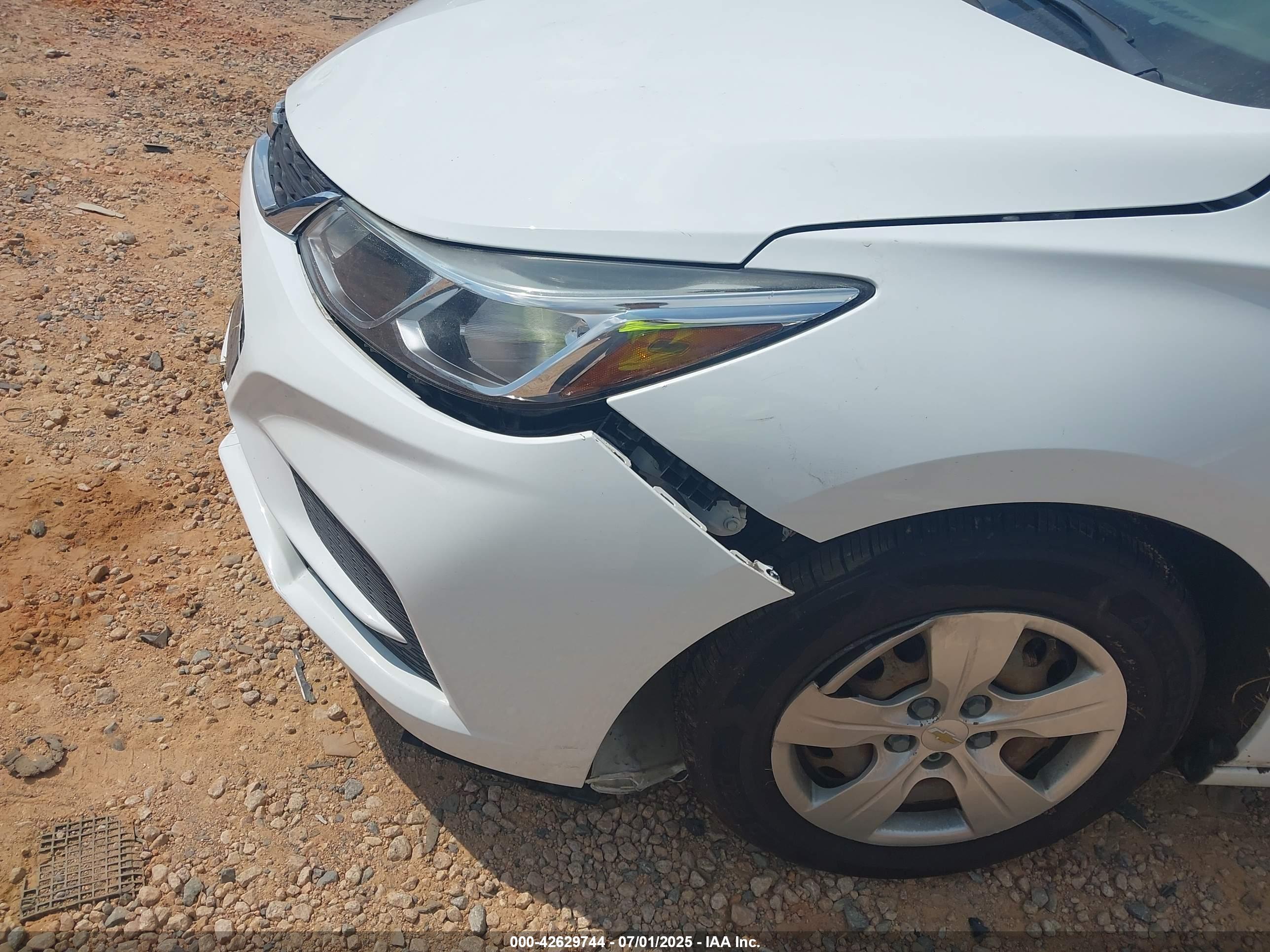 CHEVROLET CRUZE image 6