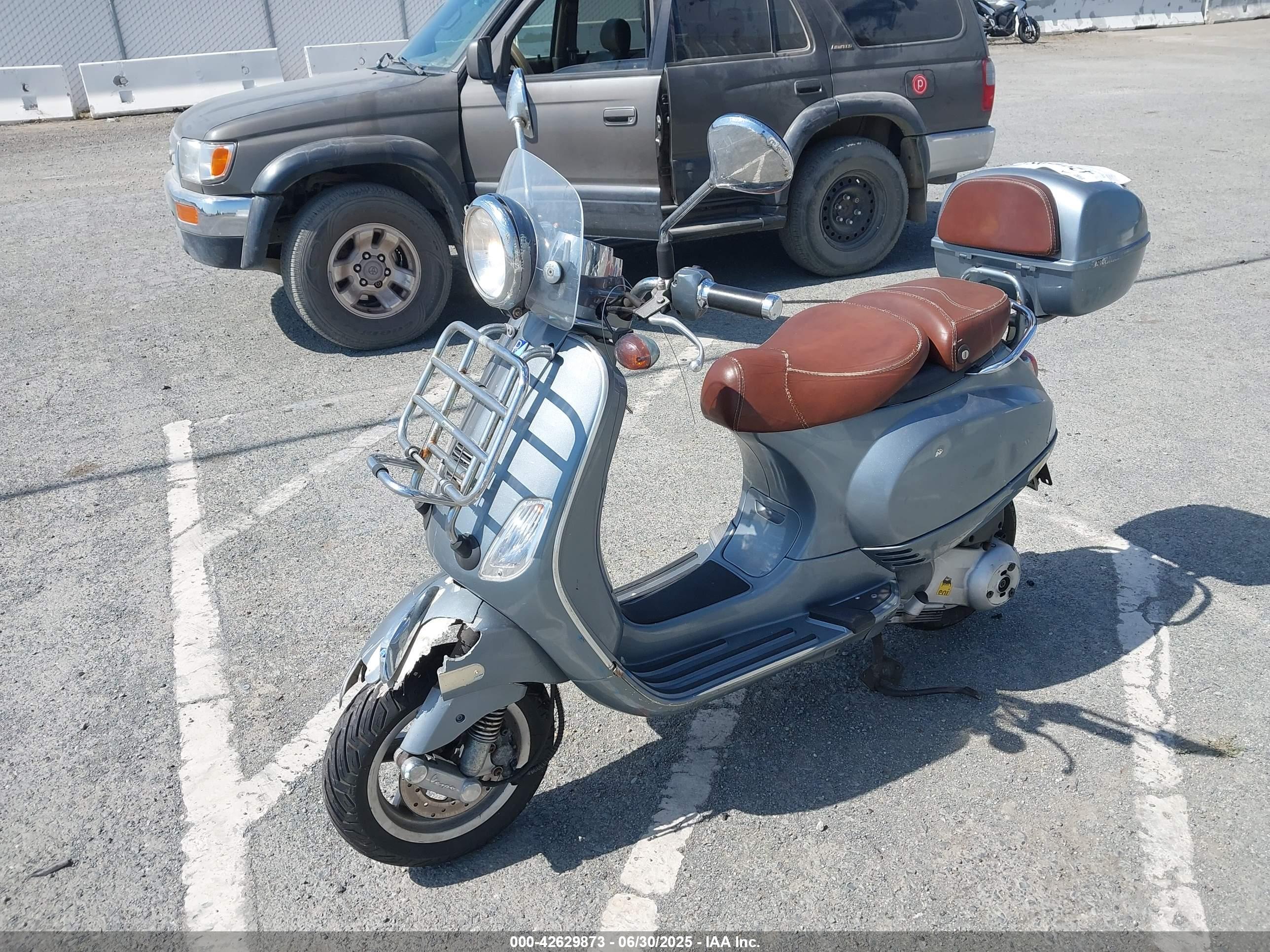 VESPA LX image 2