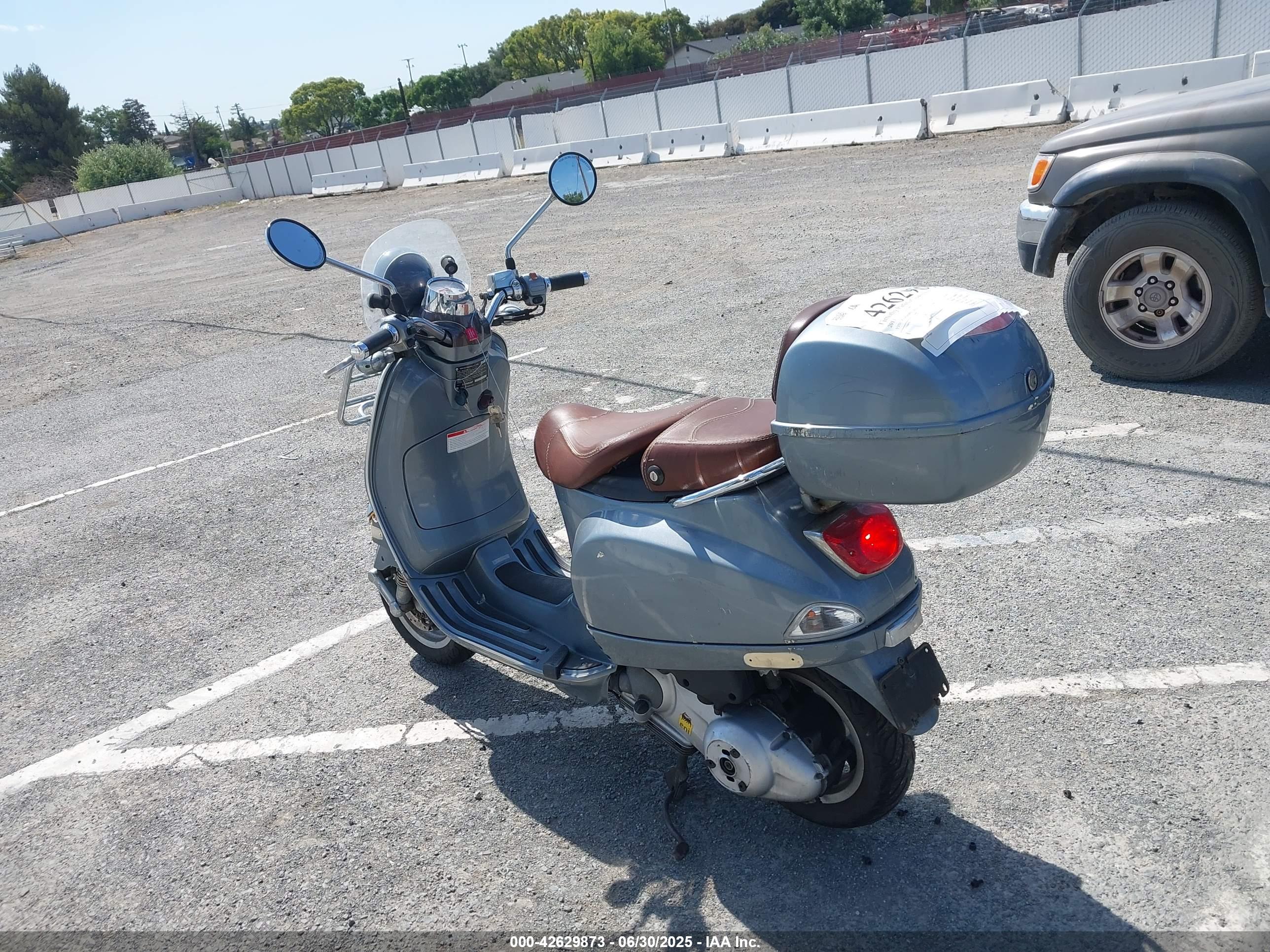VESPA LX image 3