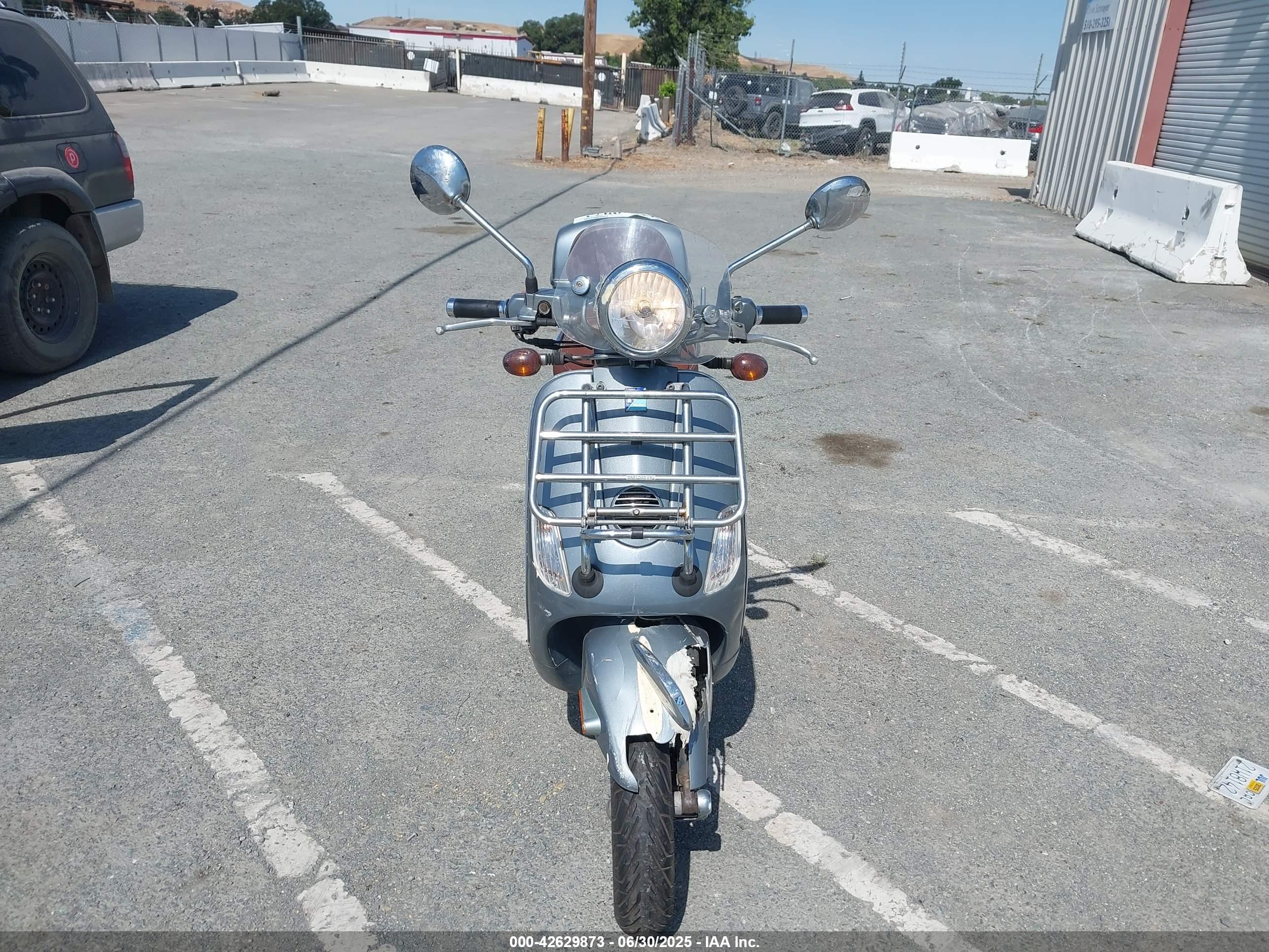 VESPA LX image 5