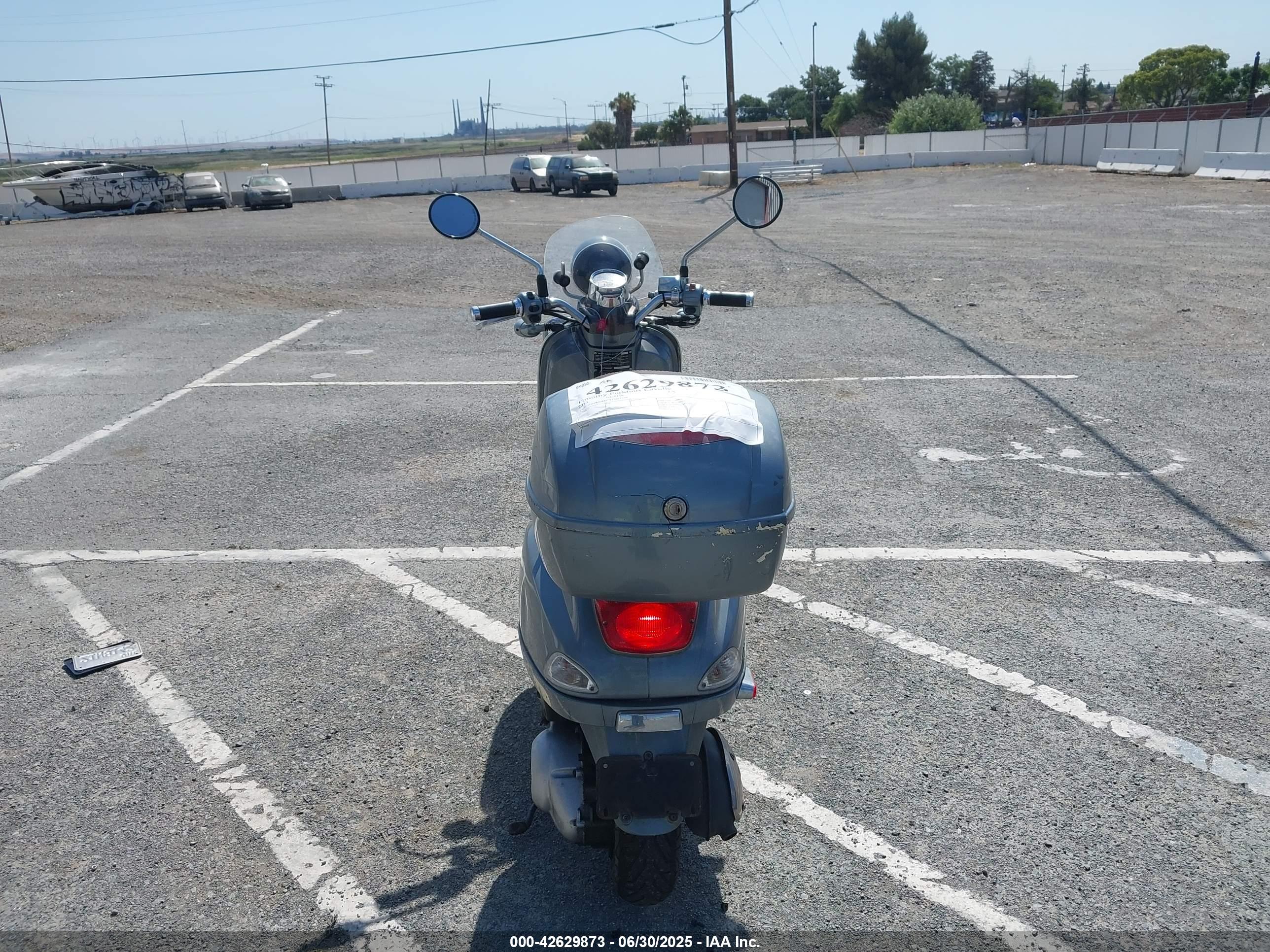 VESPA LX image 6