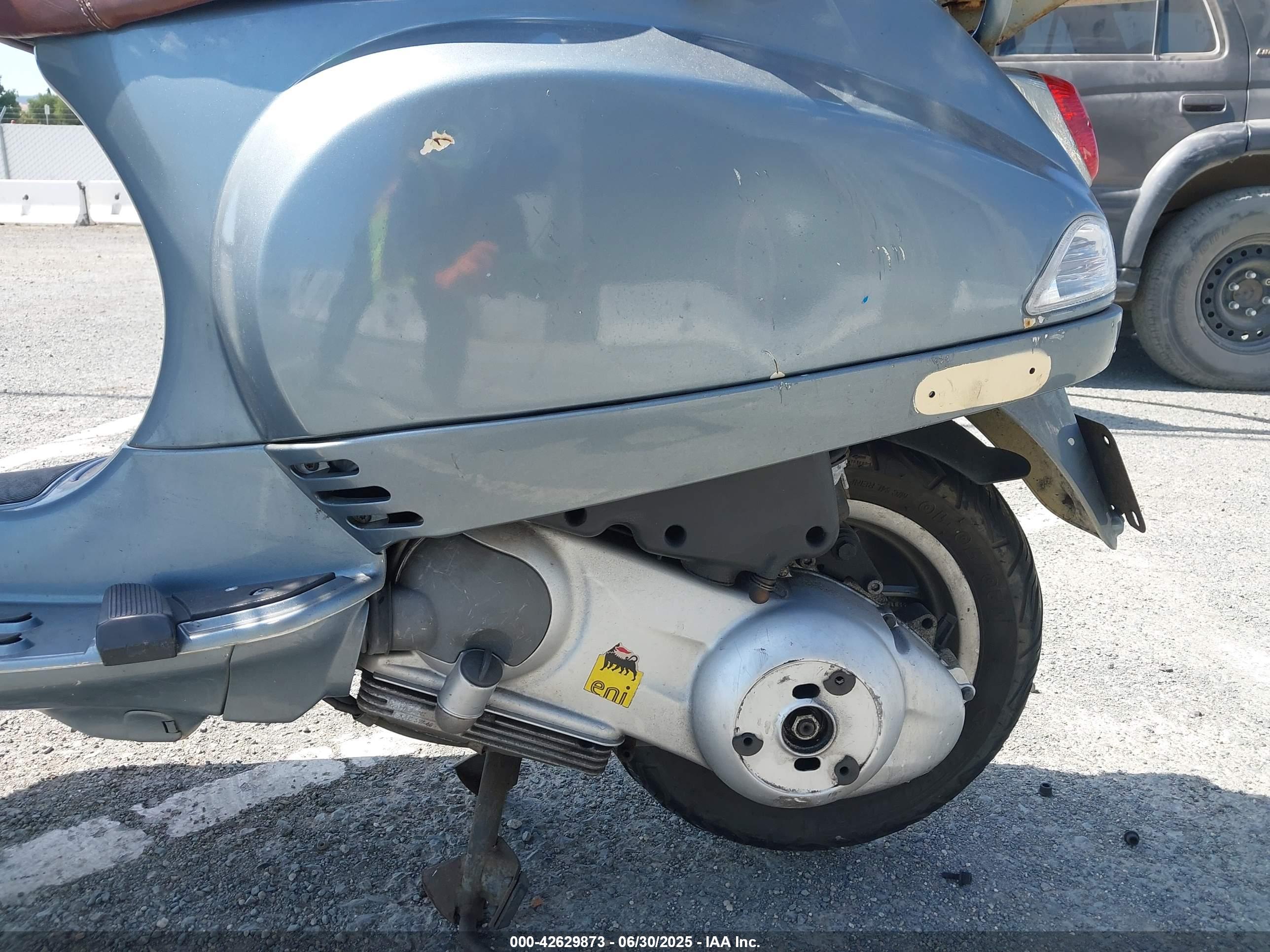 VESPA LX image 9