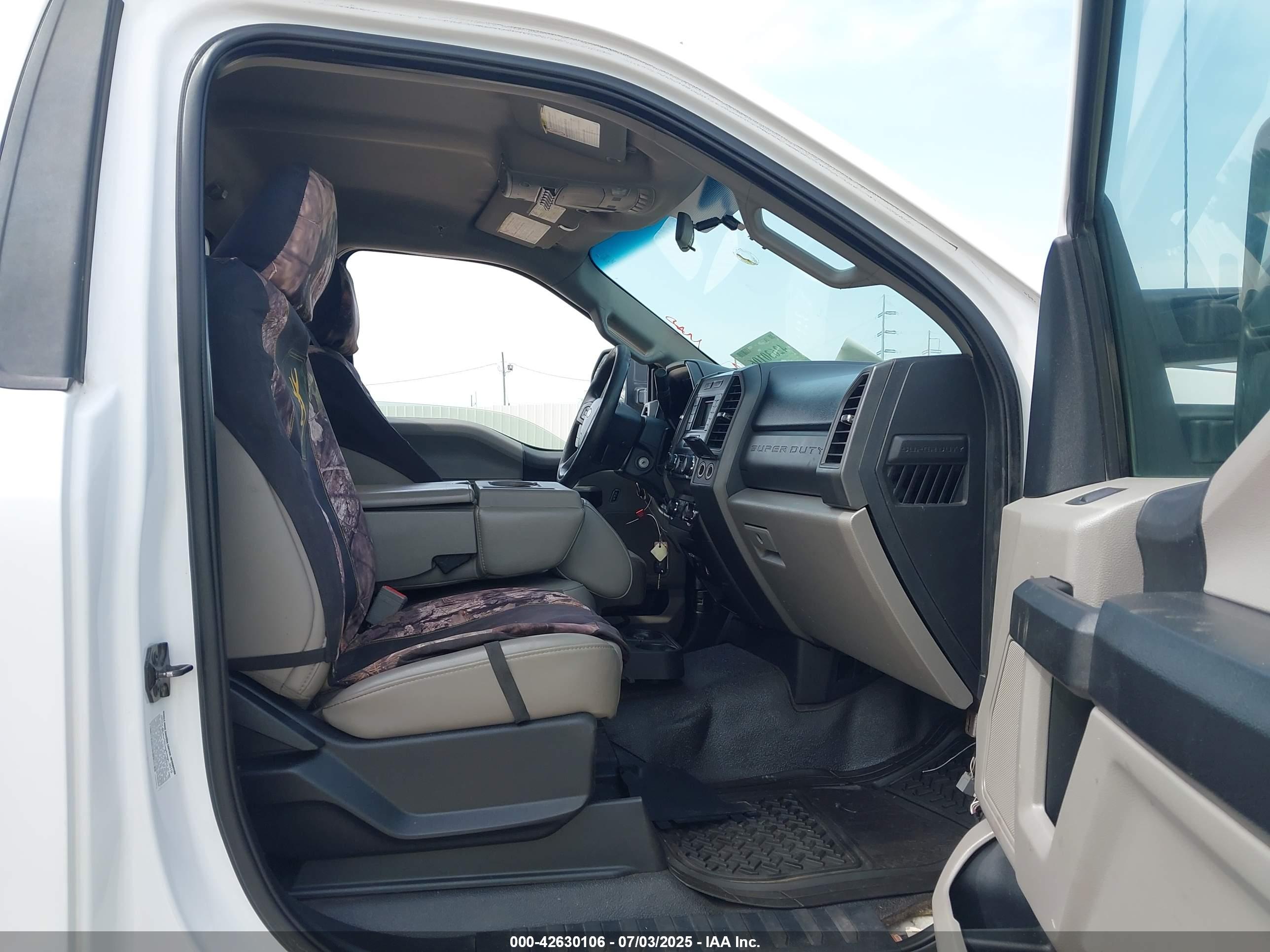 FORD F-550 image 8