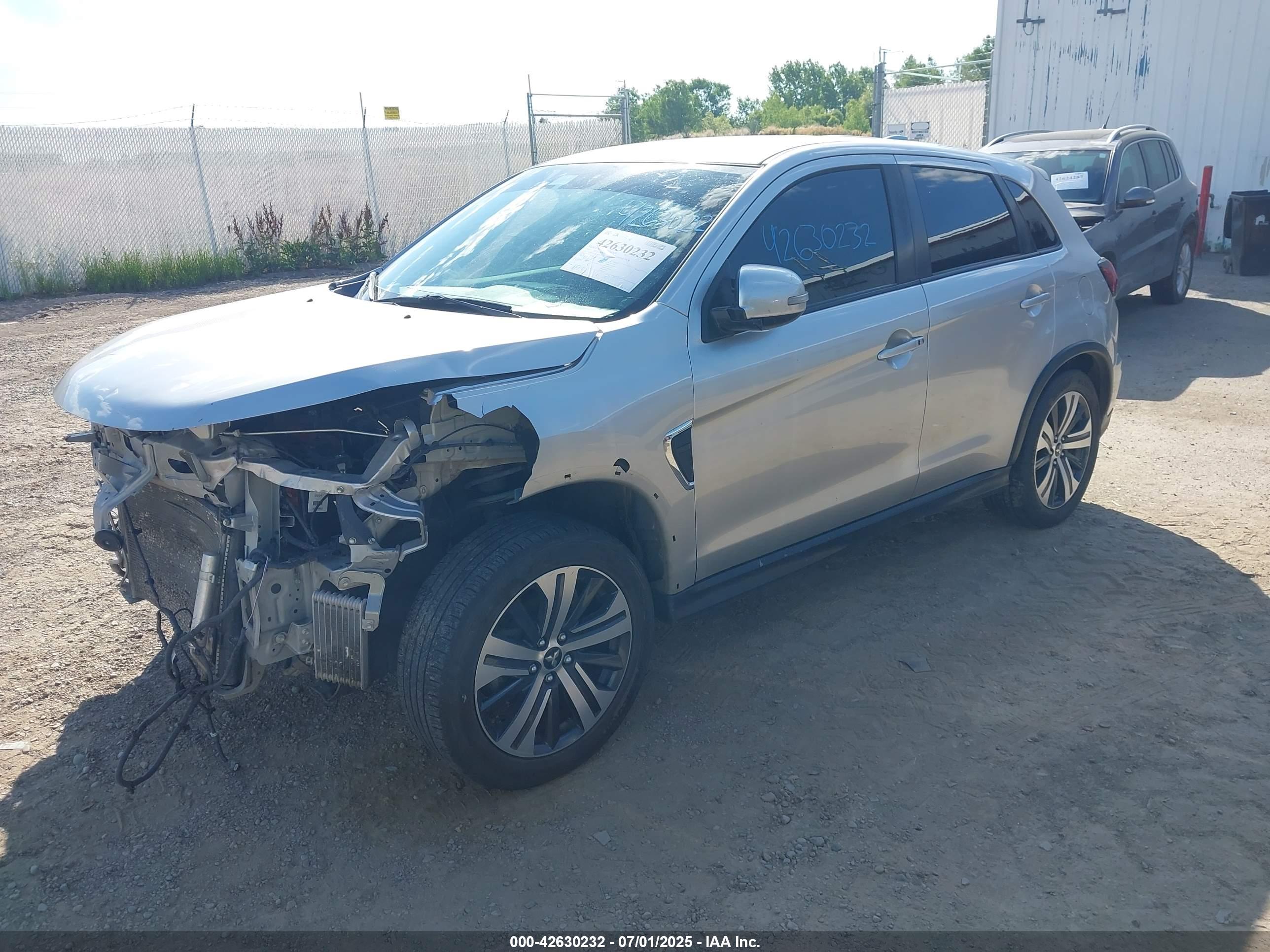MITSUBISHI OUTLANDER image 2