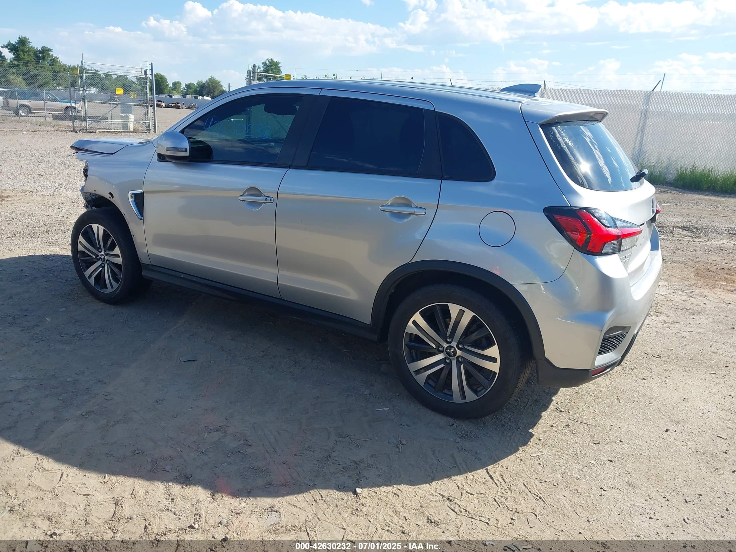 MITSUBISHI OUTLANDER image 3