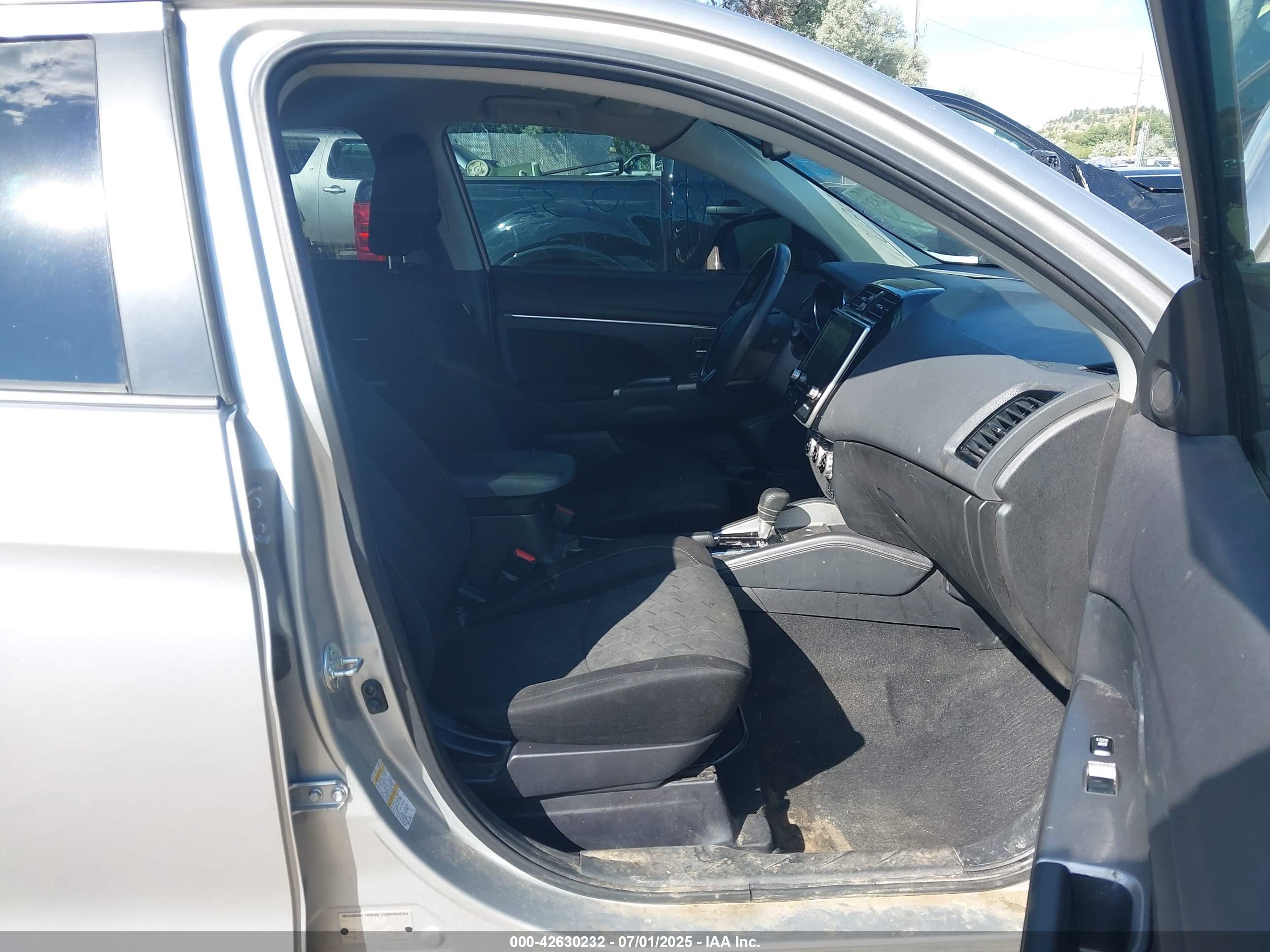 MITSUBISHI OUTLANDER image 5