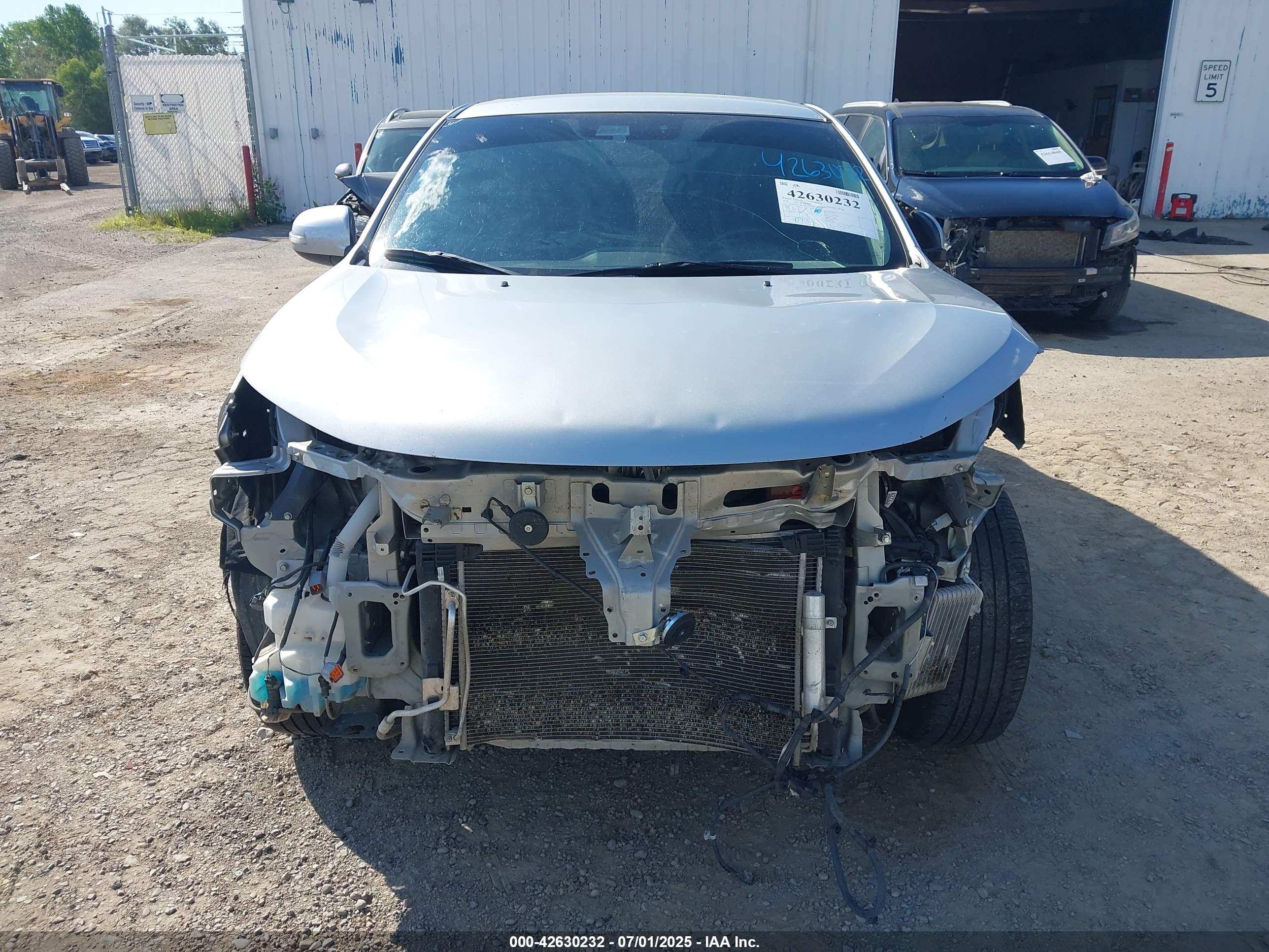 MITSUBISHI OUTLANDER image 6