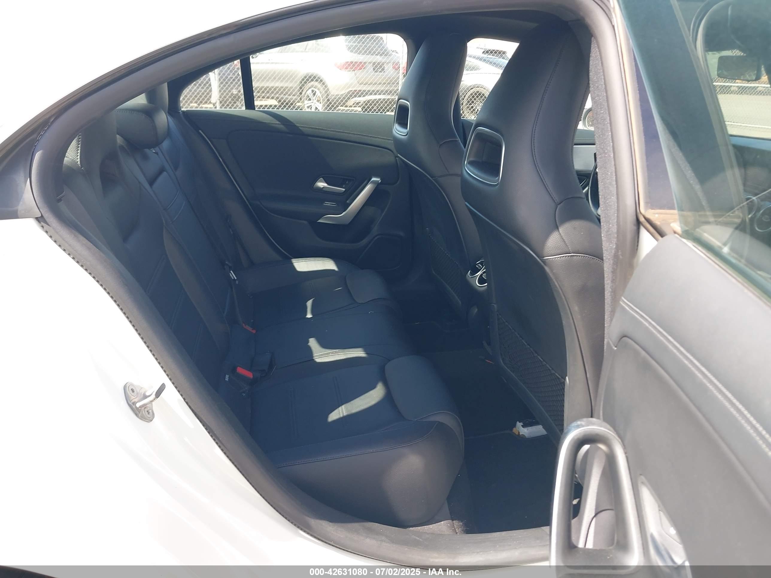 MERCEDES-BENZ CLA image 8