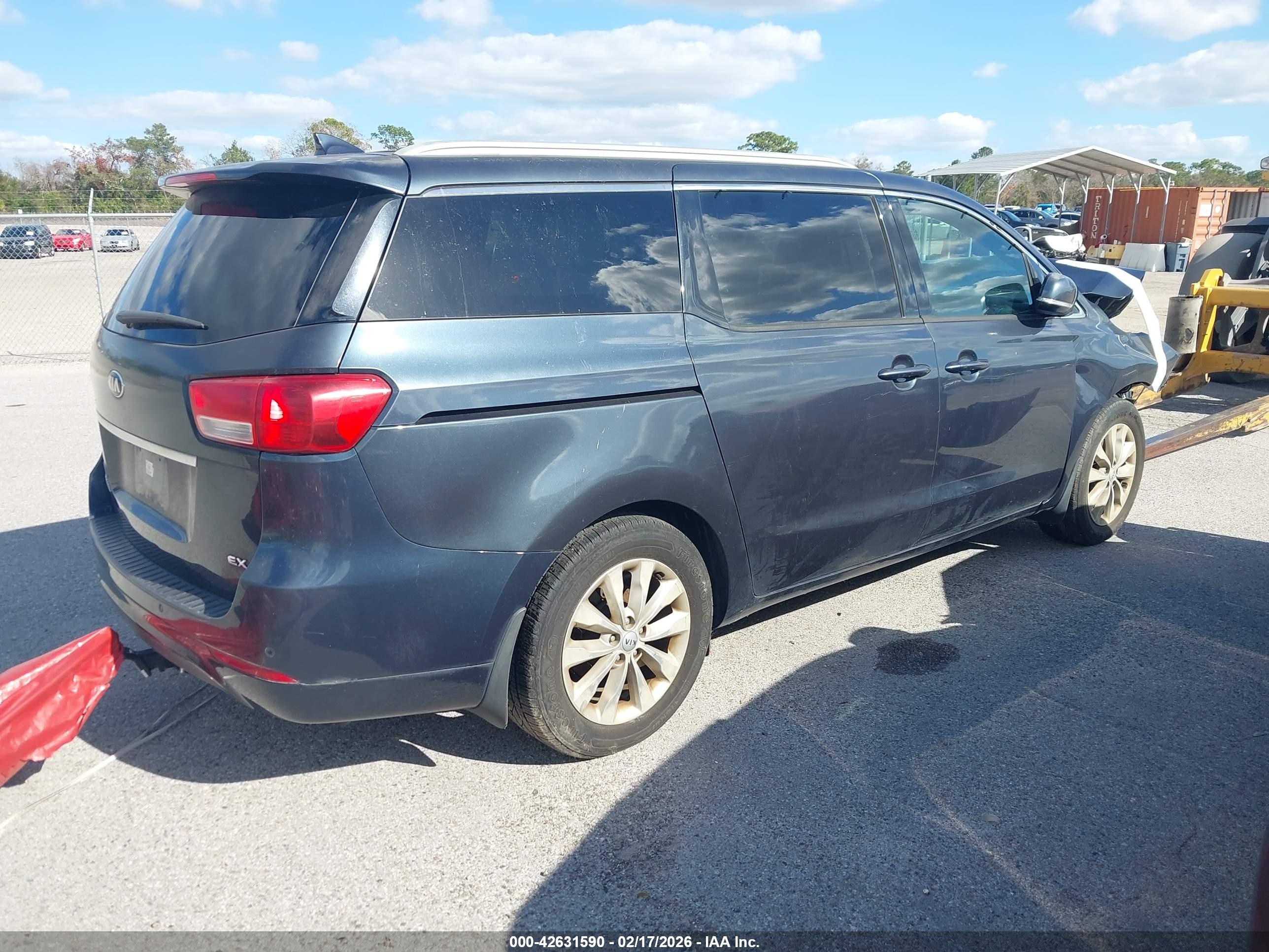 KIA SEDONA image 4