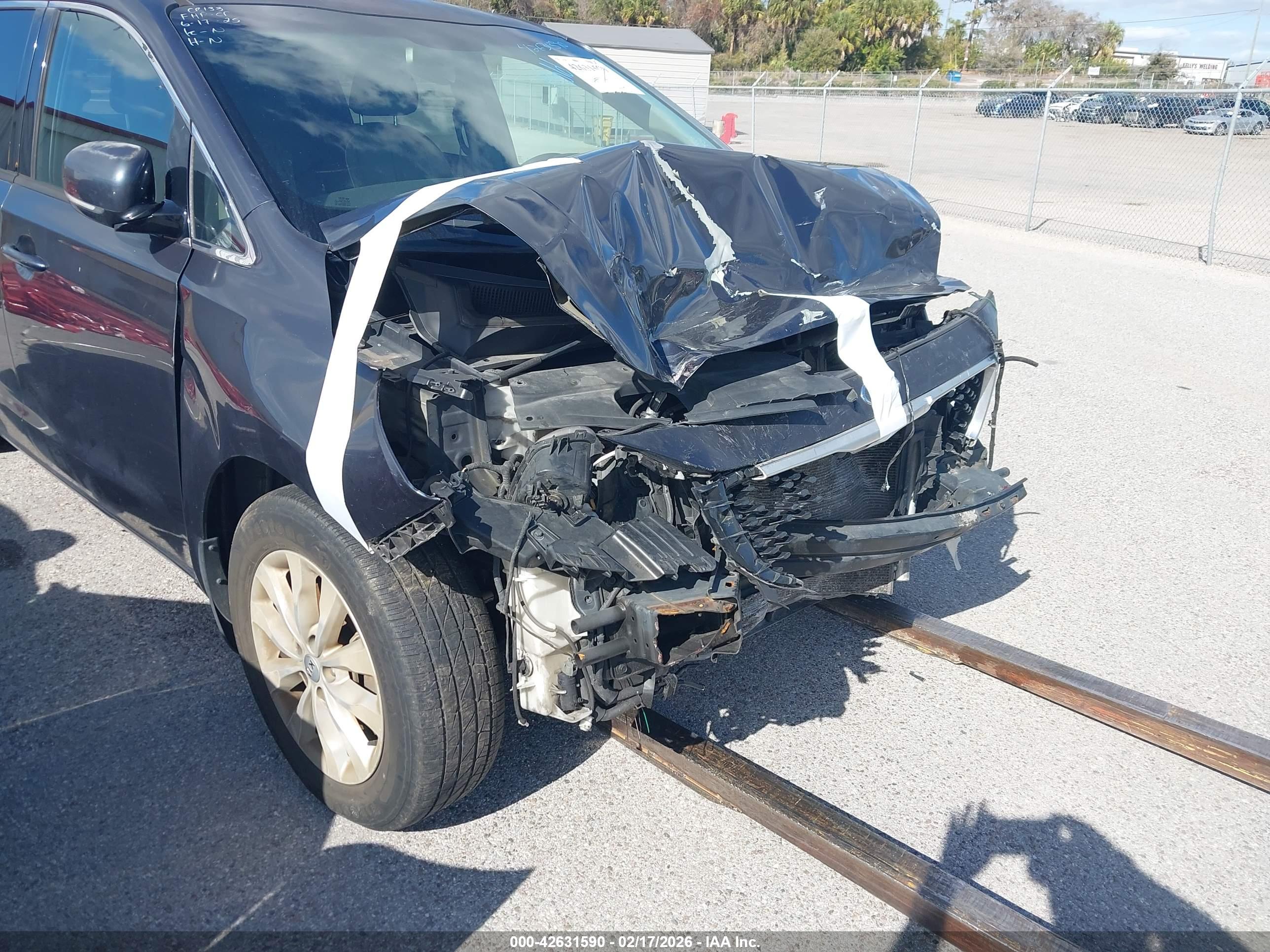 KIA SEDONA image 6