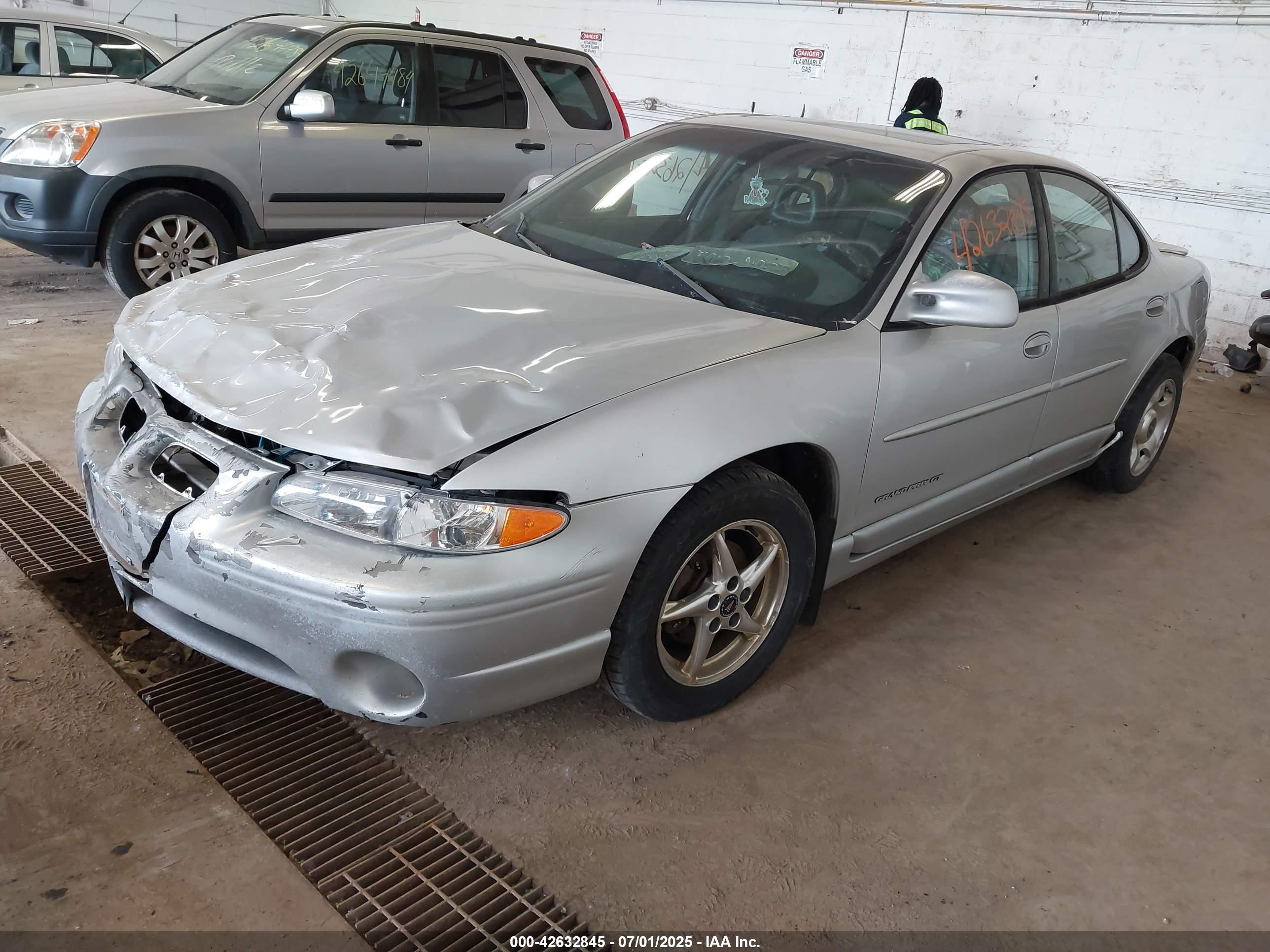 PONTIAC GRAND image 2