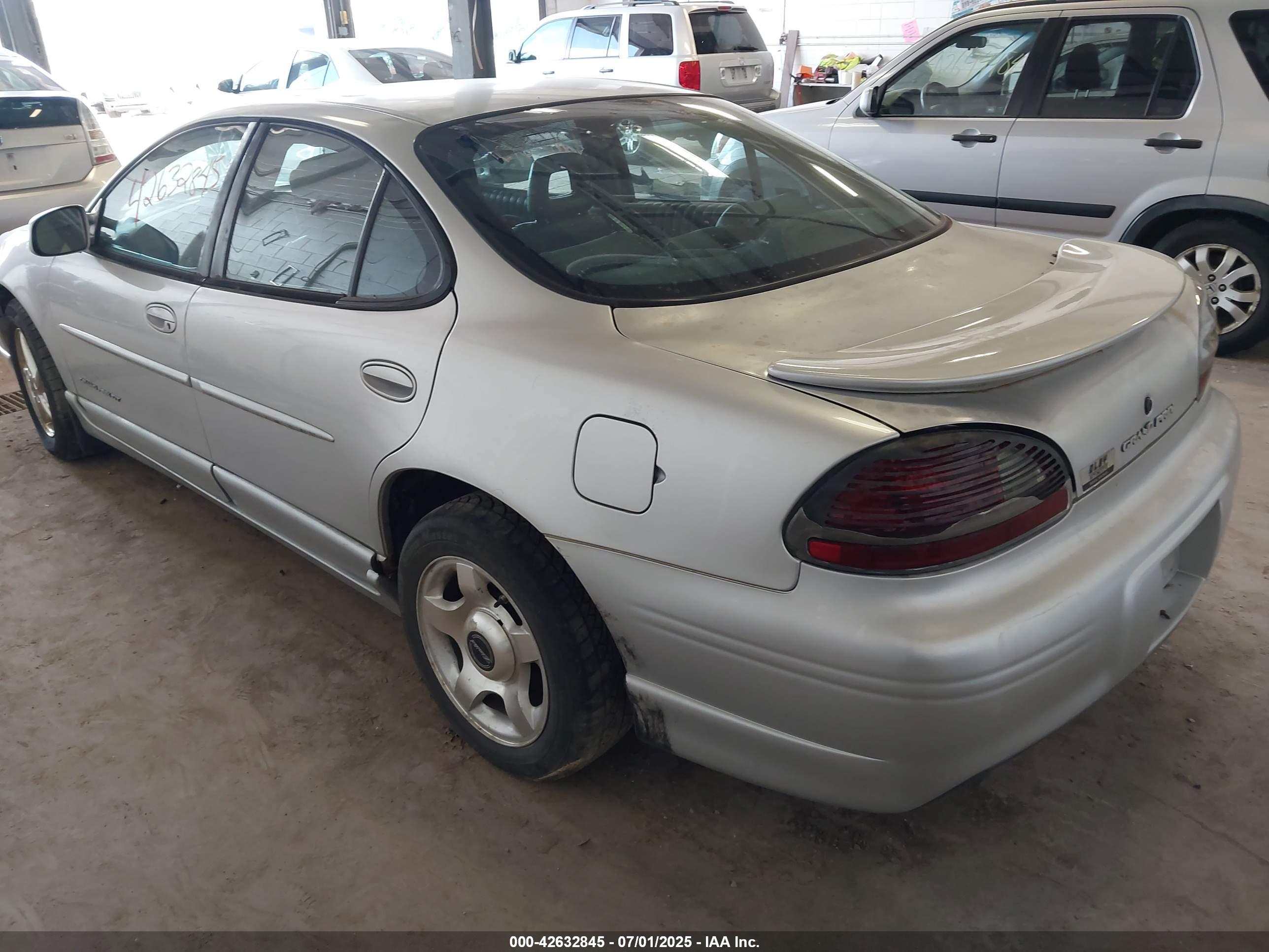 PONTIAC GRAND image 3