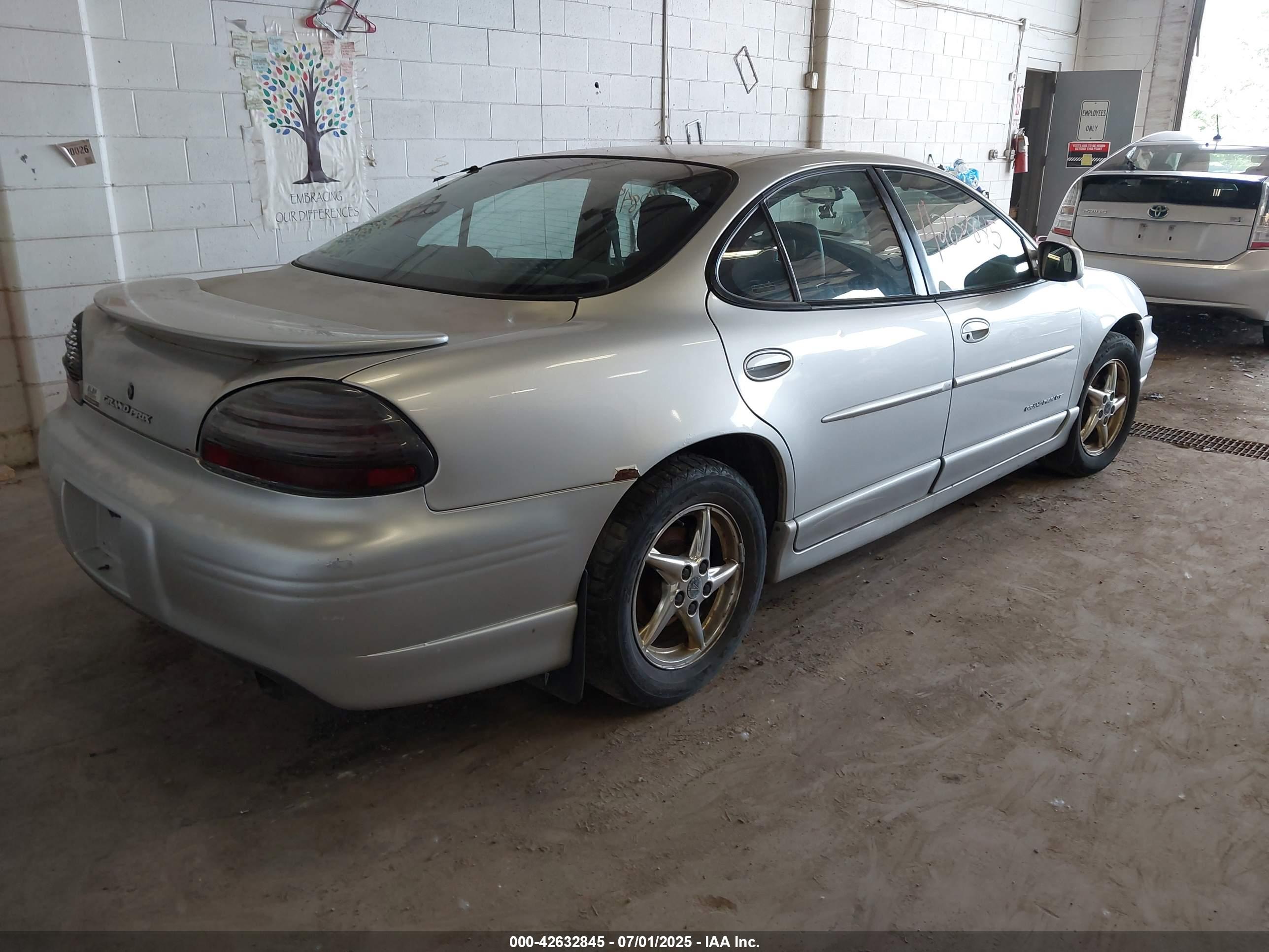 PONTIAC GRAND image 4