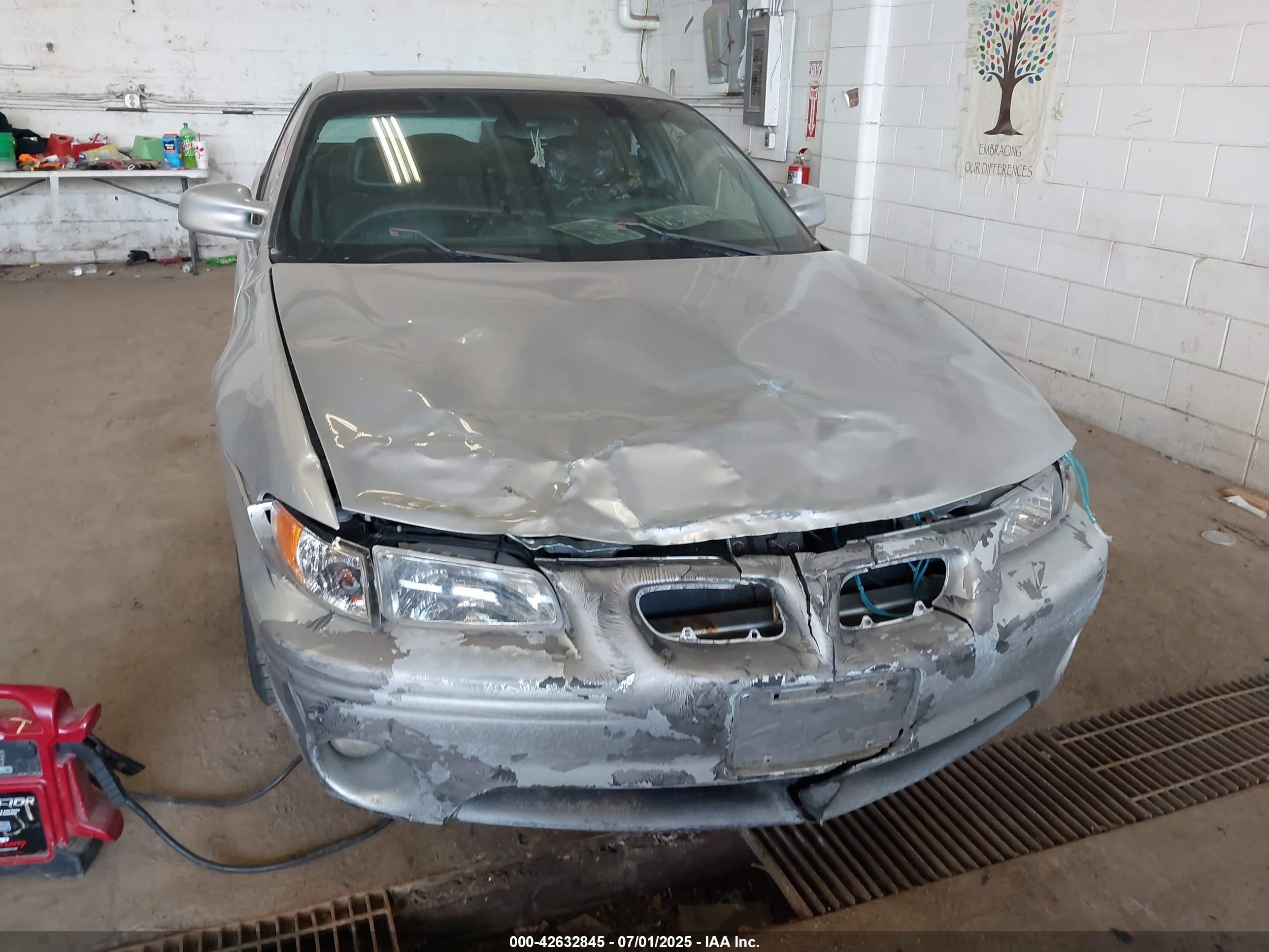 PONTIAC GRAND image 6