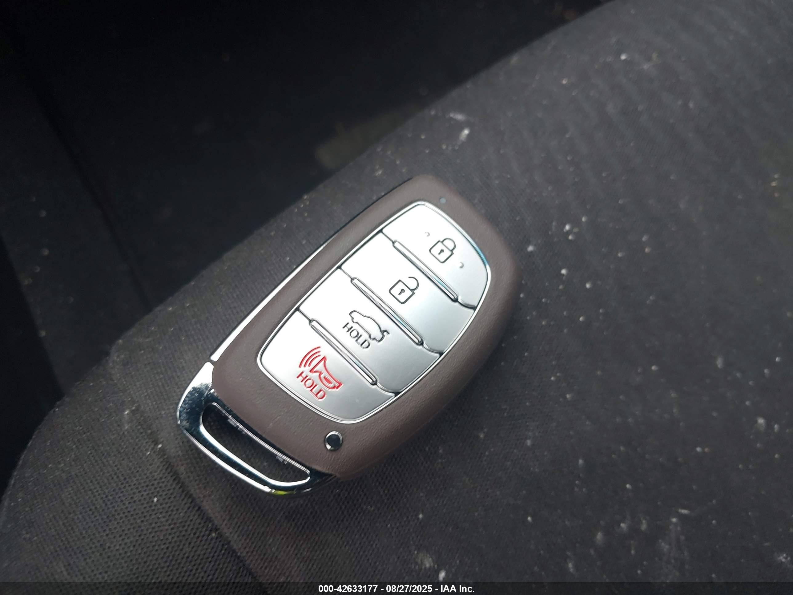 HYUNDAI ELANTRA image 11