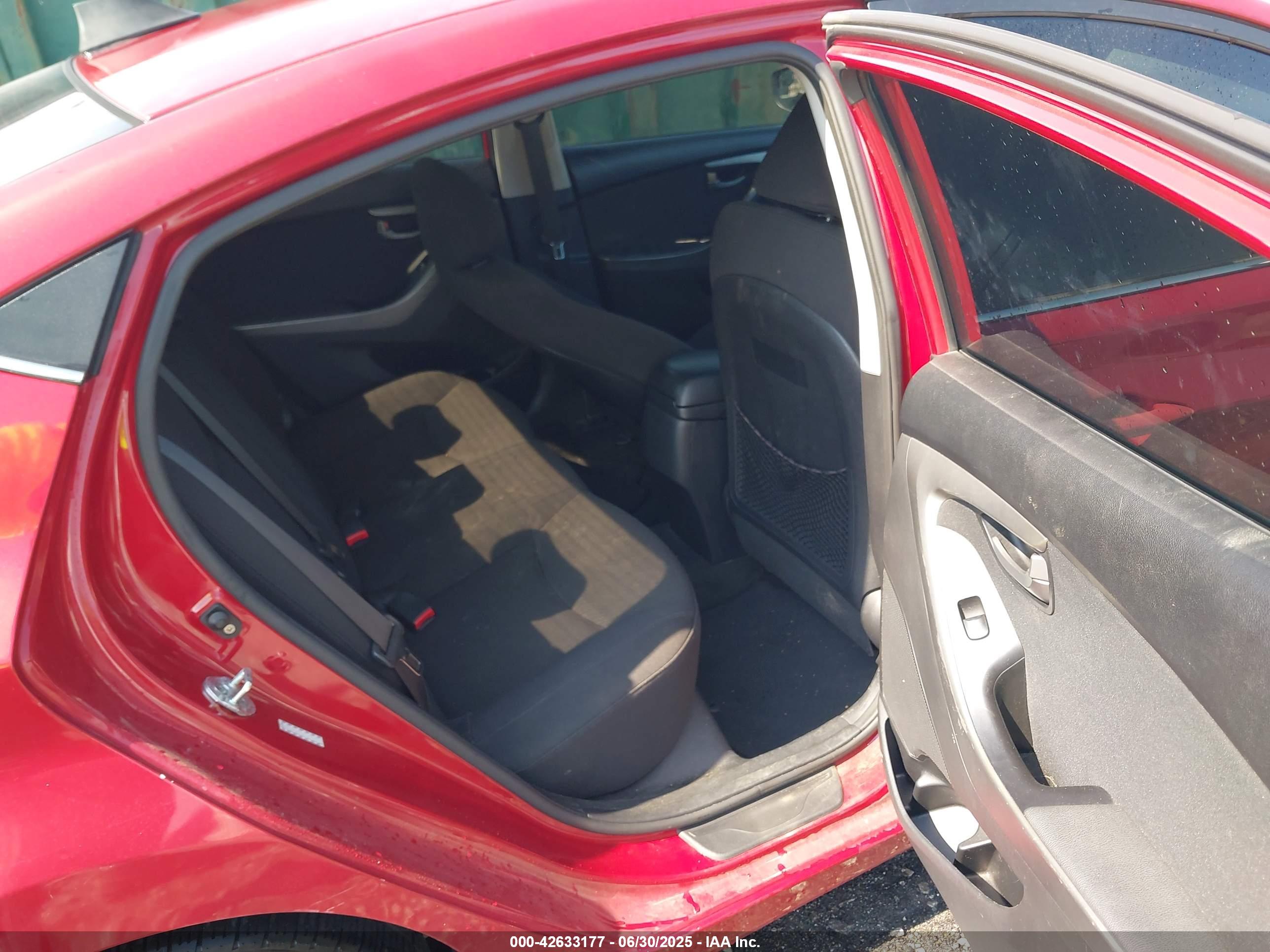 HYUNDAI ELANTRA image 8