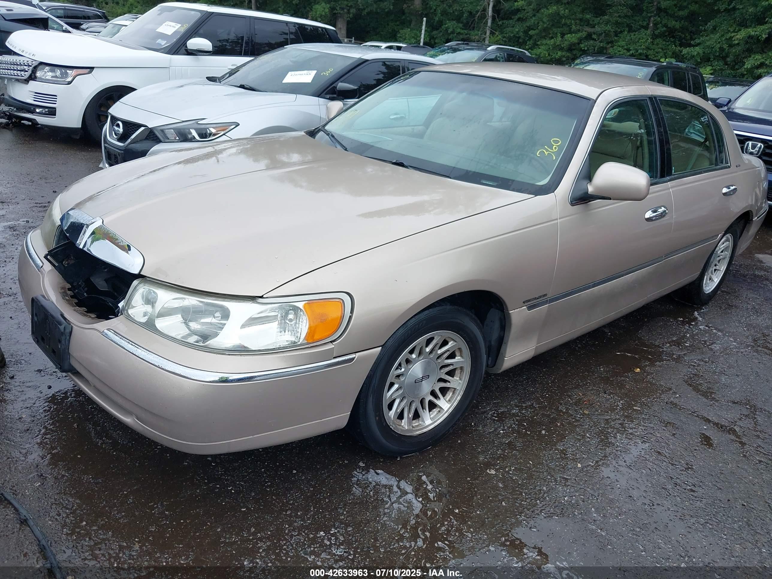 LINCOLN TOWN image 2