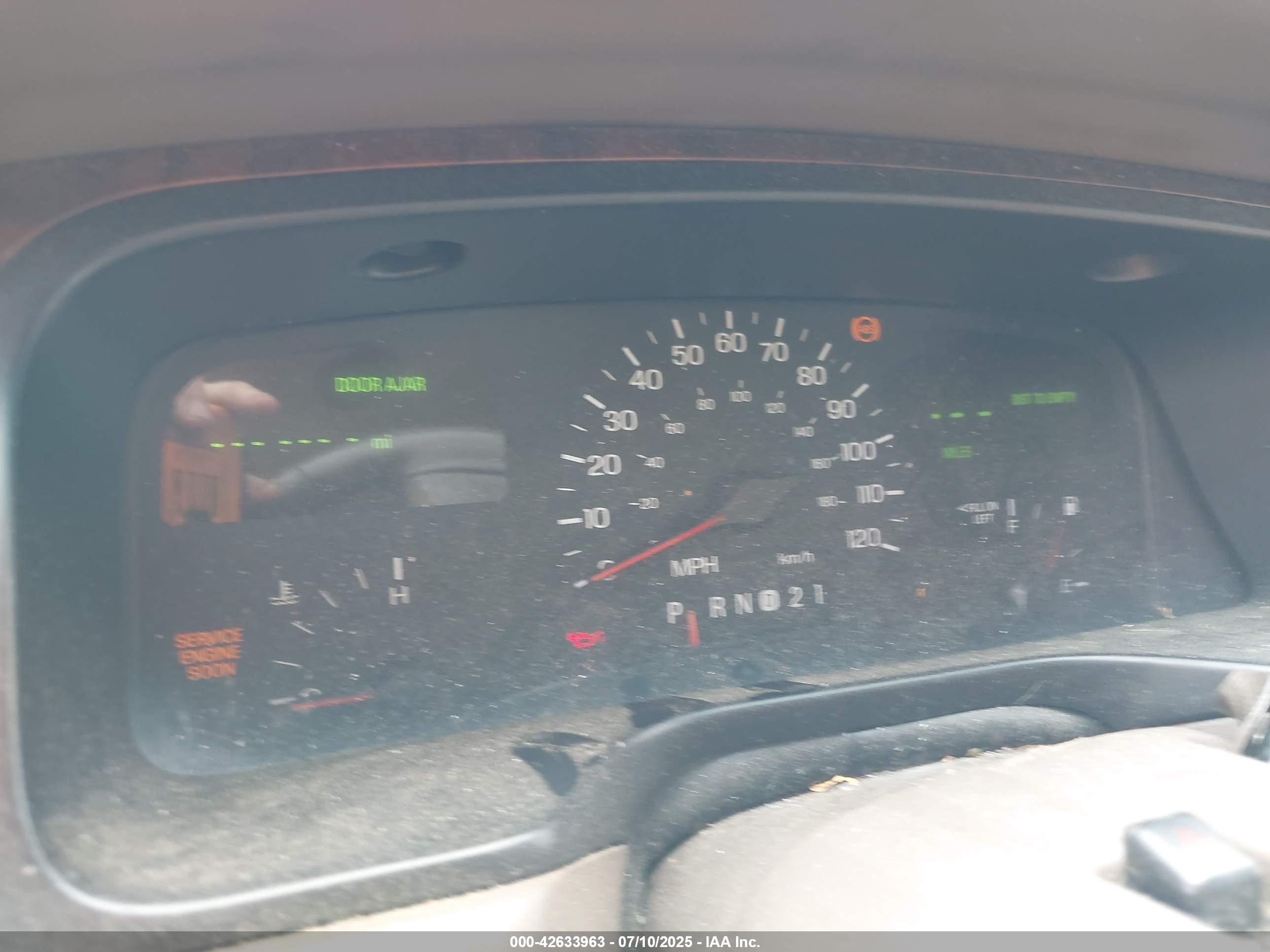 LINCOLN TOWN image 7