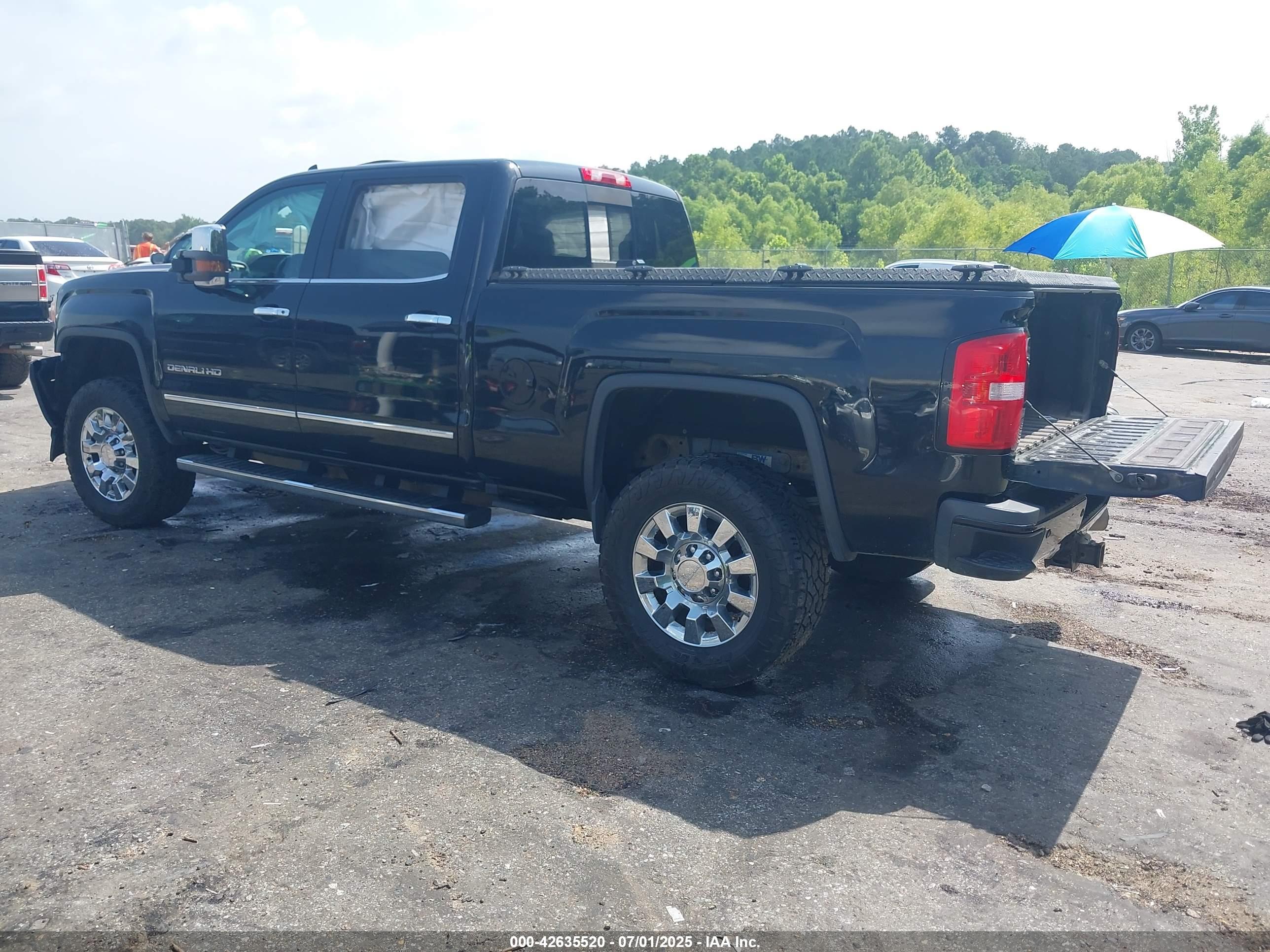 GMC SIERRA image 3