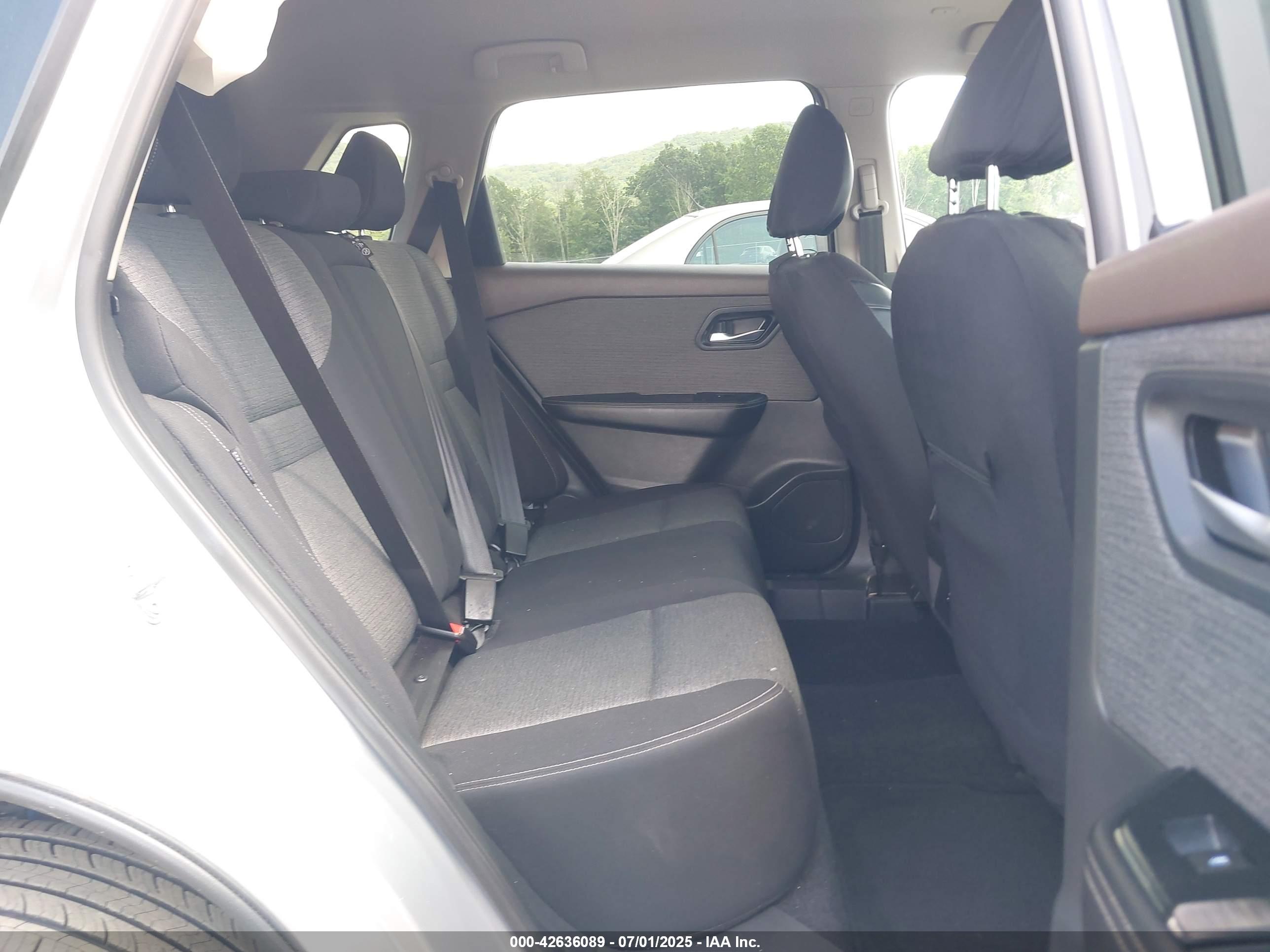 NISSAN ROGUE image 8