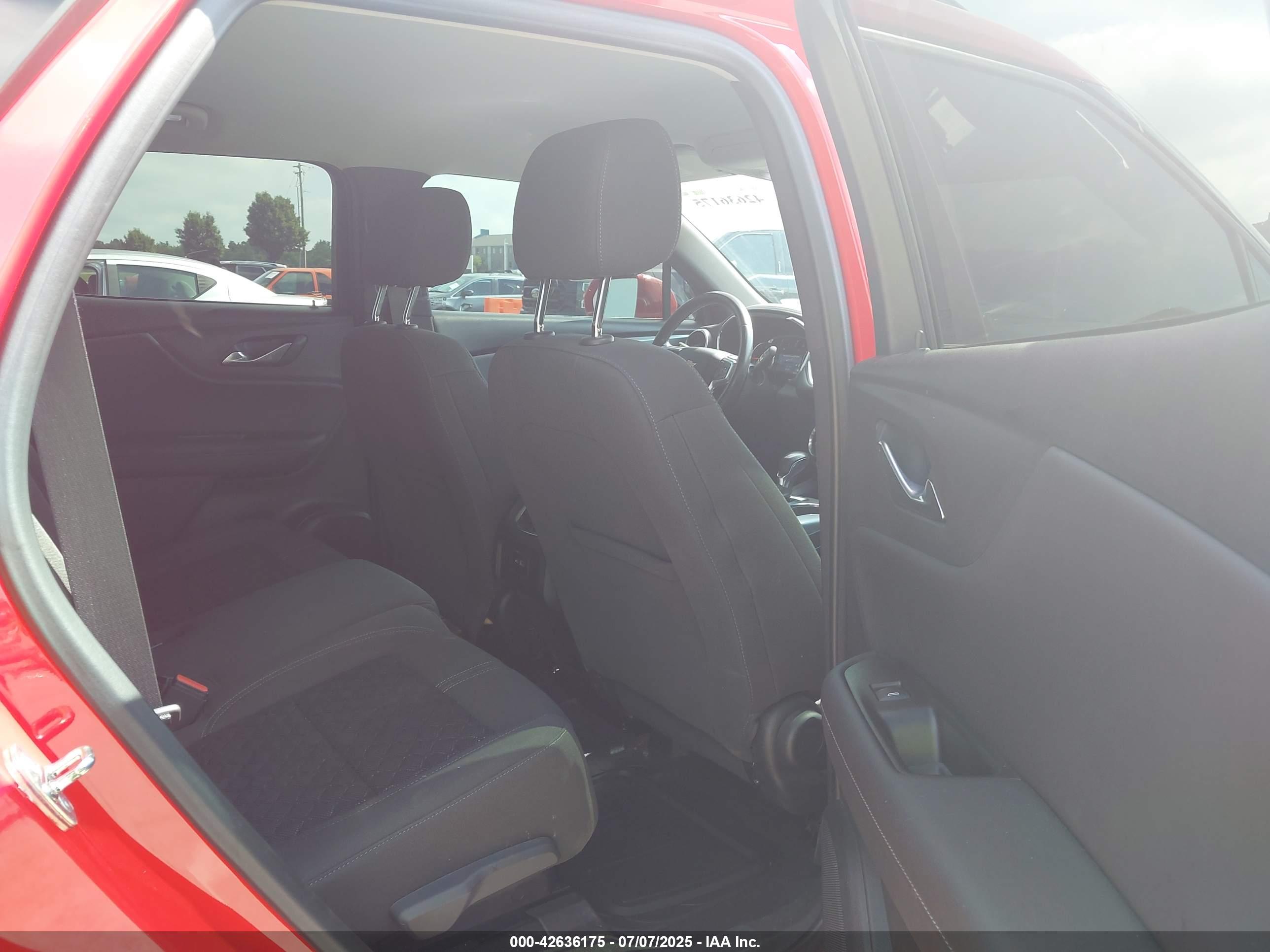 CHEVROLET BLAZER image 8