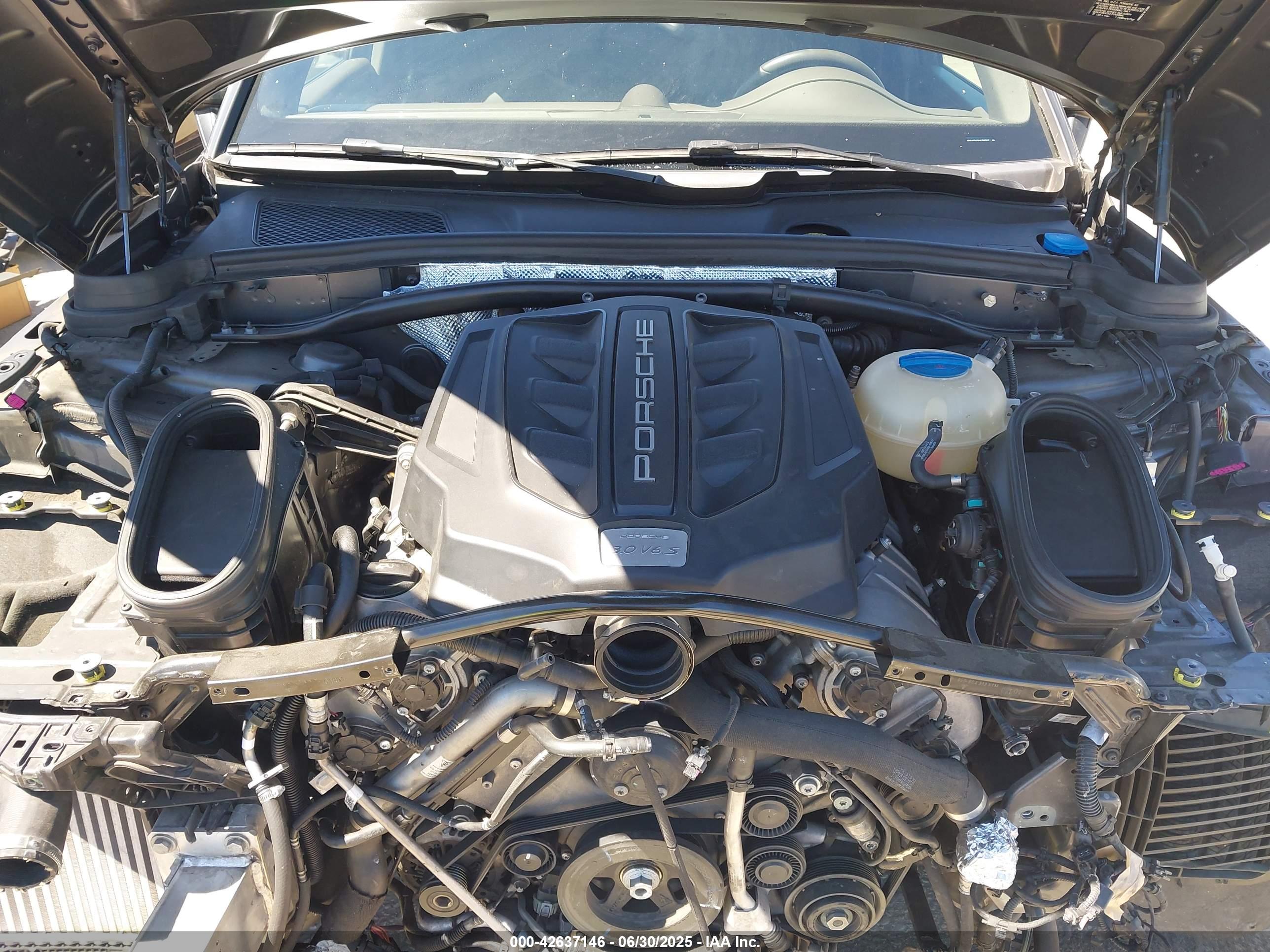 PORSCHE MACAN image 10