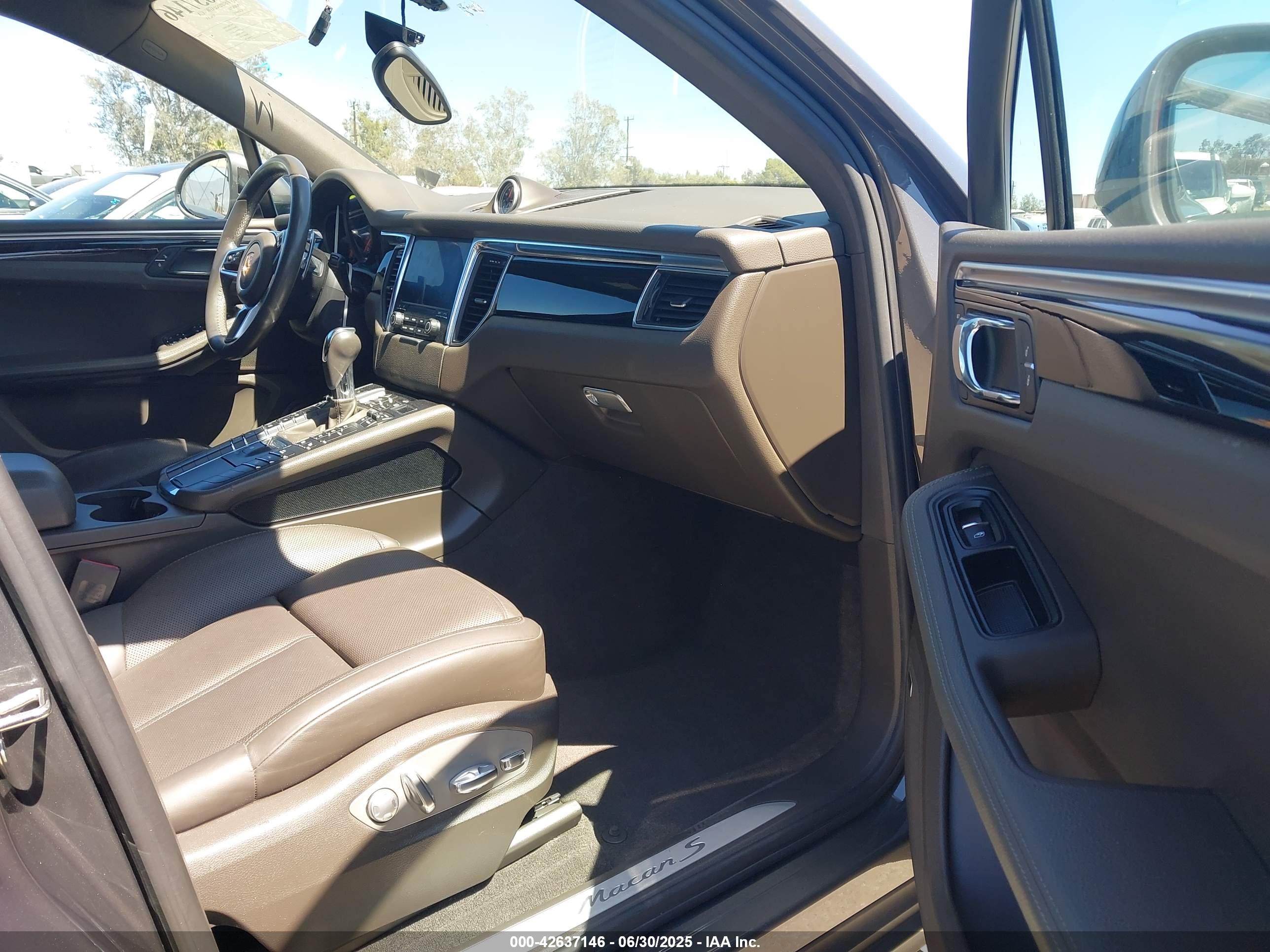 PORSCHE MACAN image 5