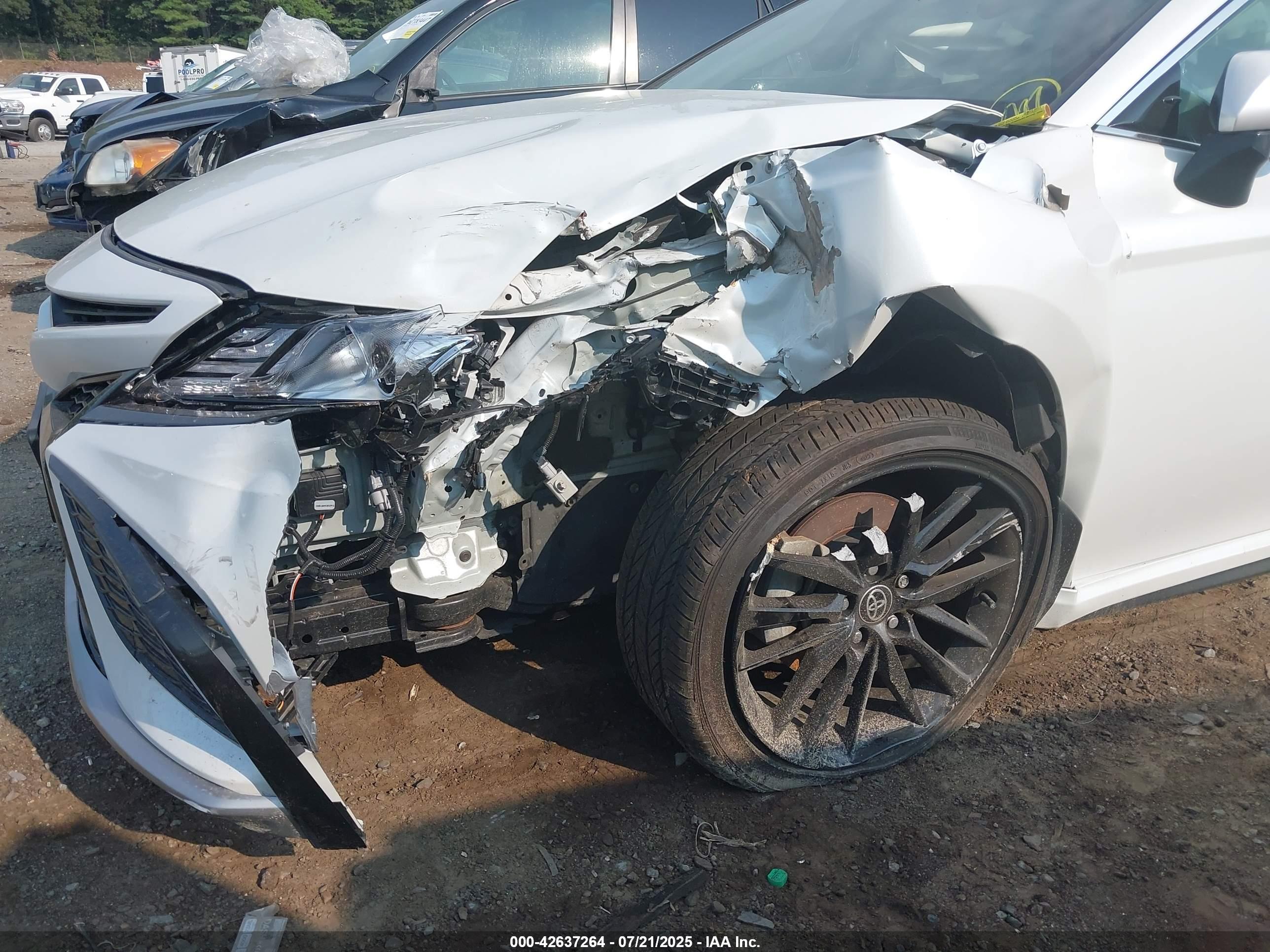 TOYOTA CAMRY image 6