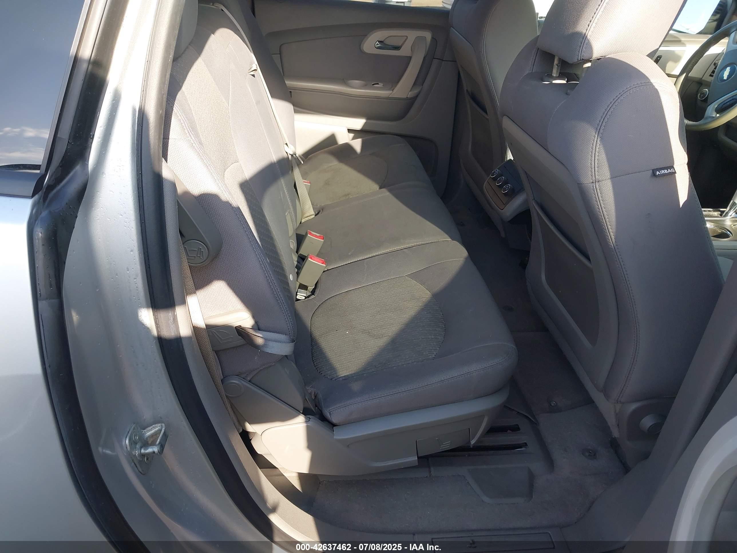 CHEVROLET TRAVERSE image 8
