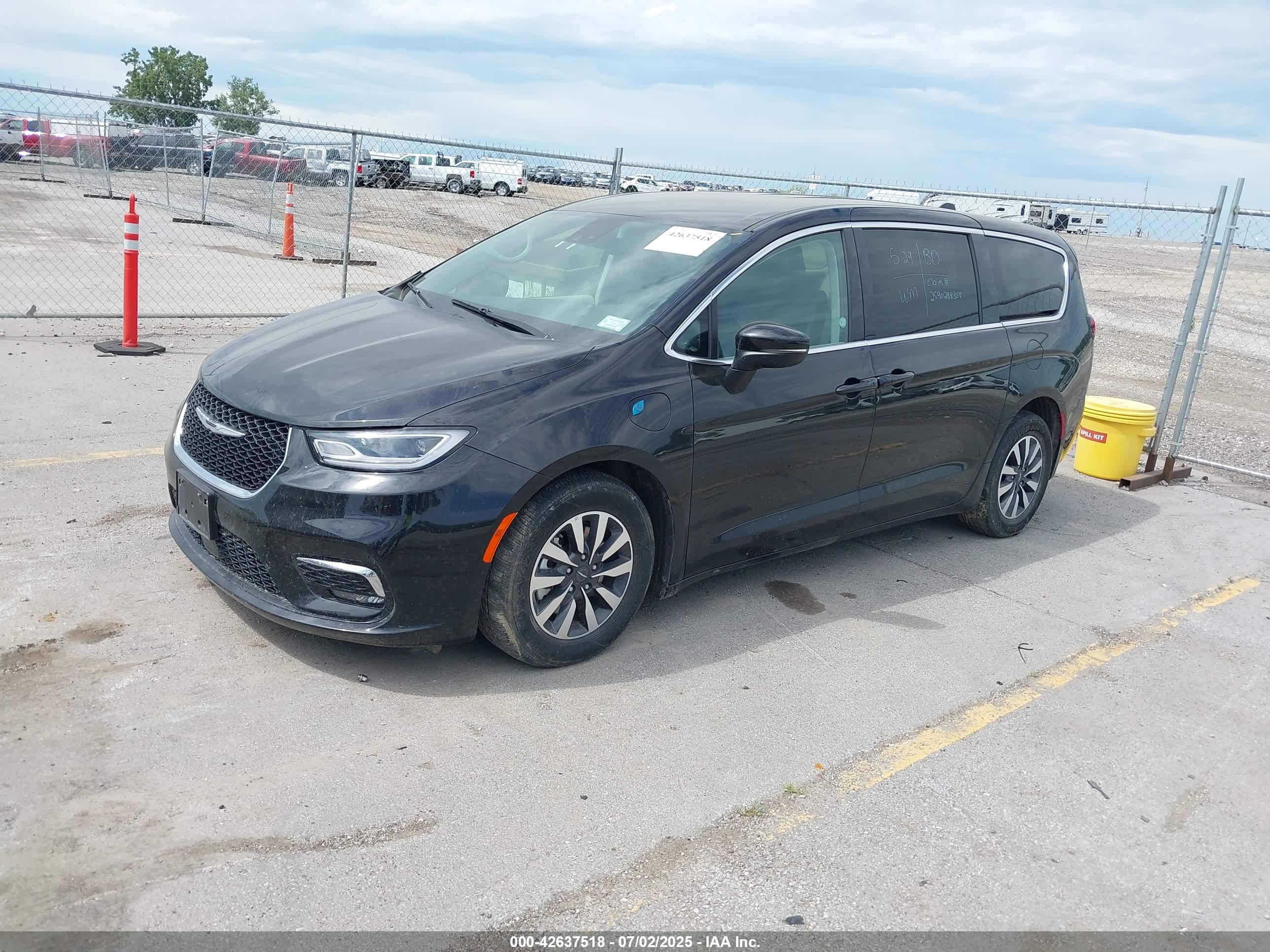 CHRYSLER PACIFICA image 2