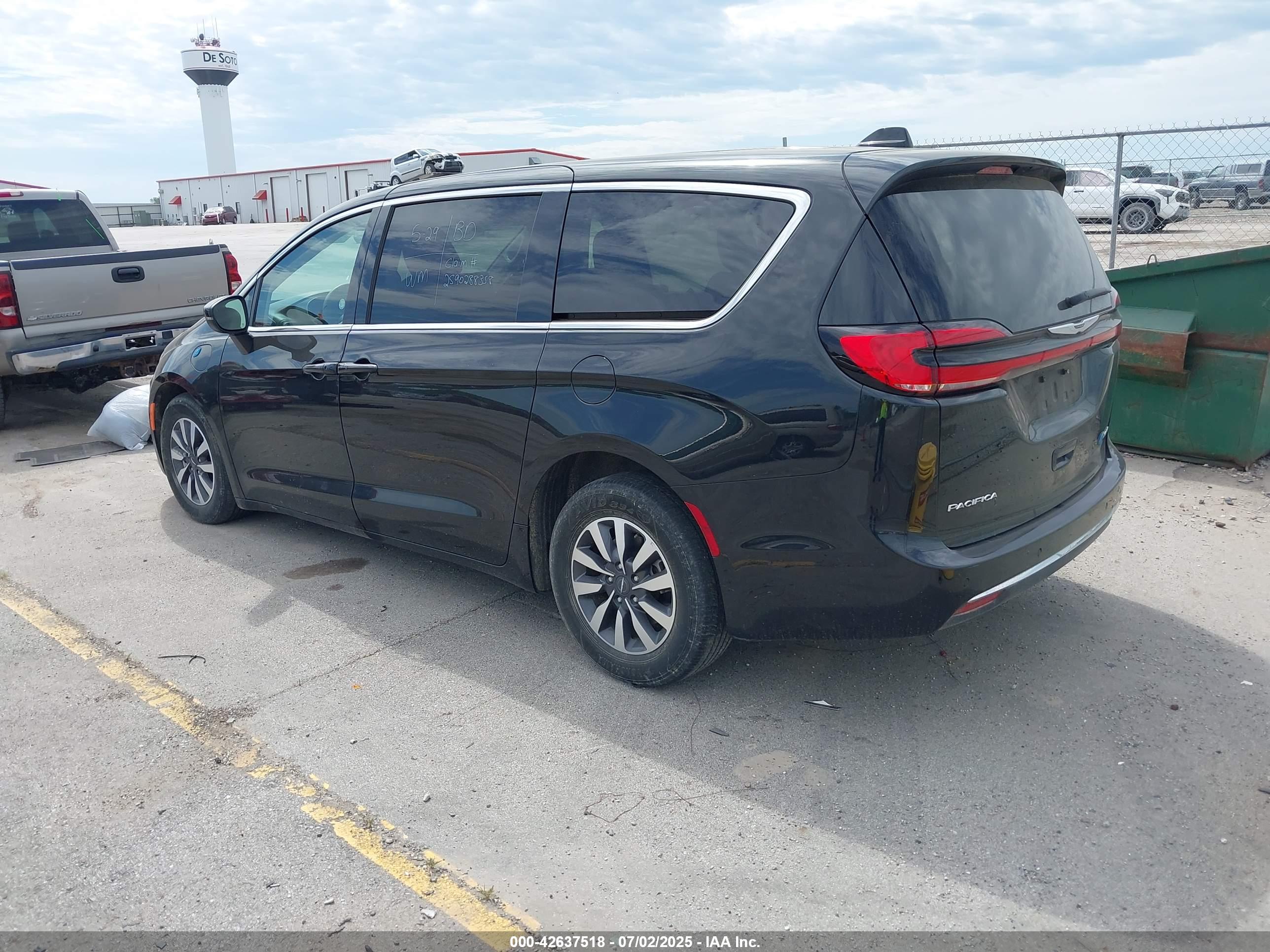 CHRYSLER PACIFICA image 3