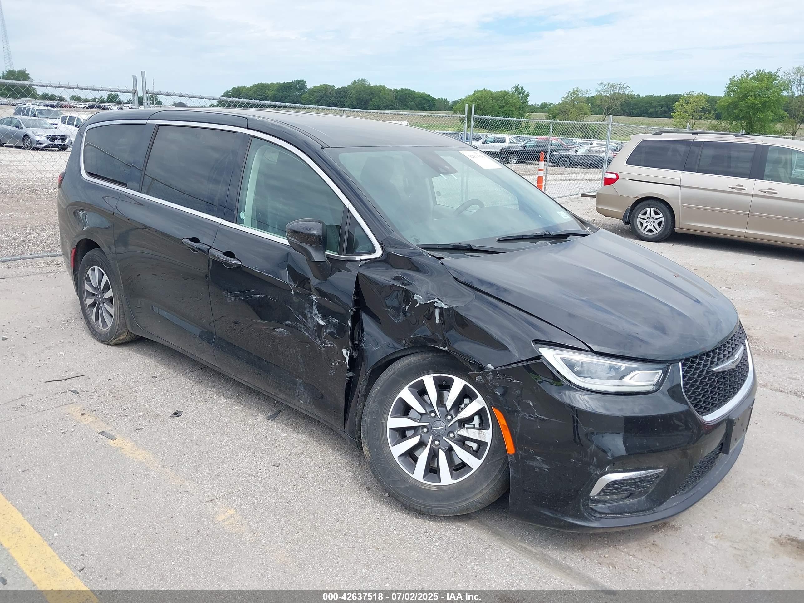 CHRYSLER PACIFICA image 6