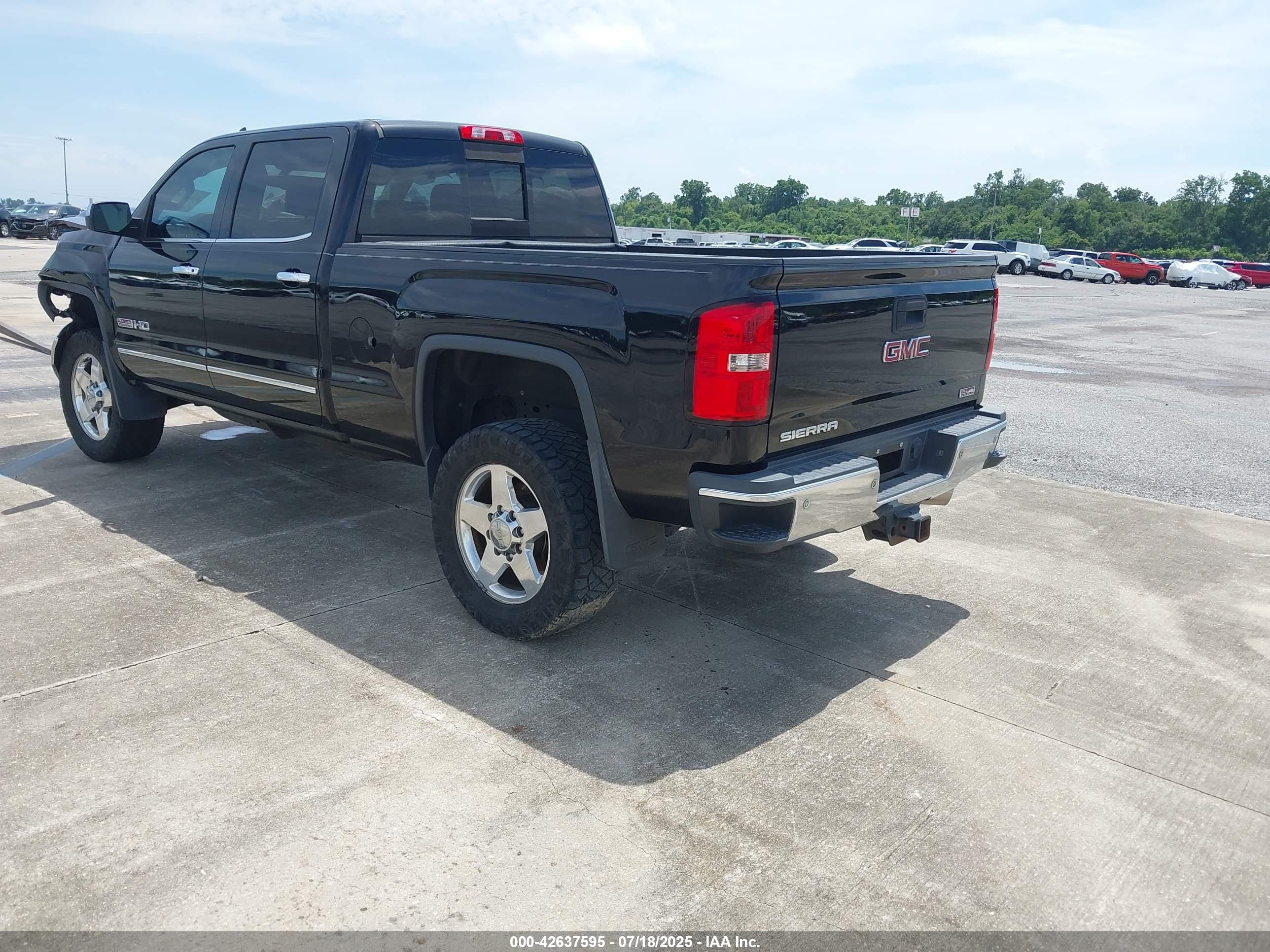 GMC SIERRA image 3