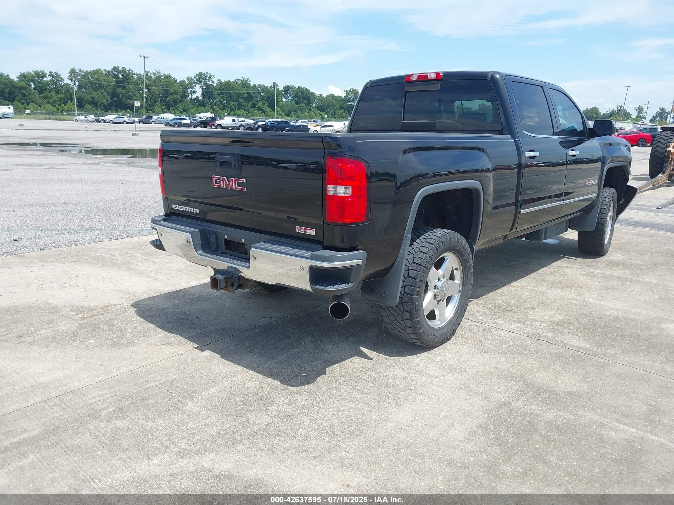 GMC SIERRA image 4