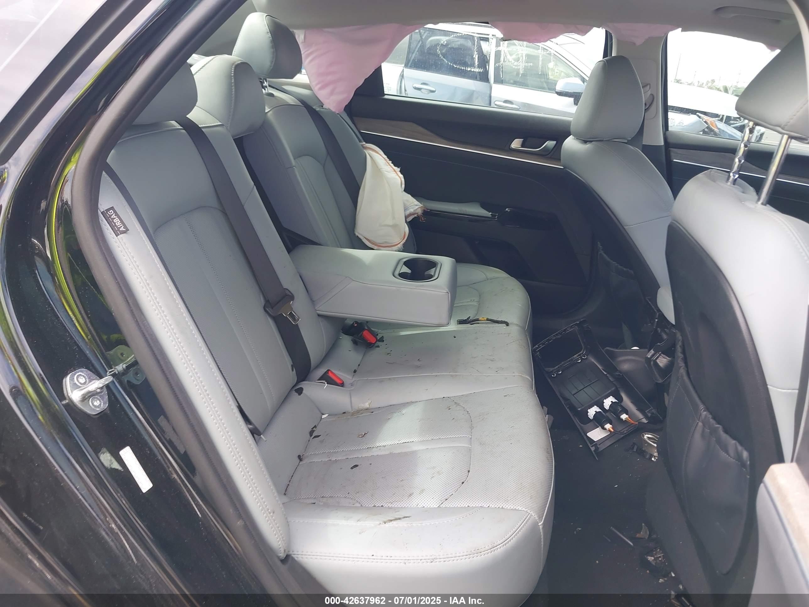 KIA K5 image 8