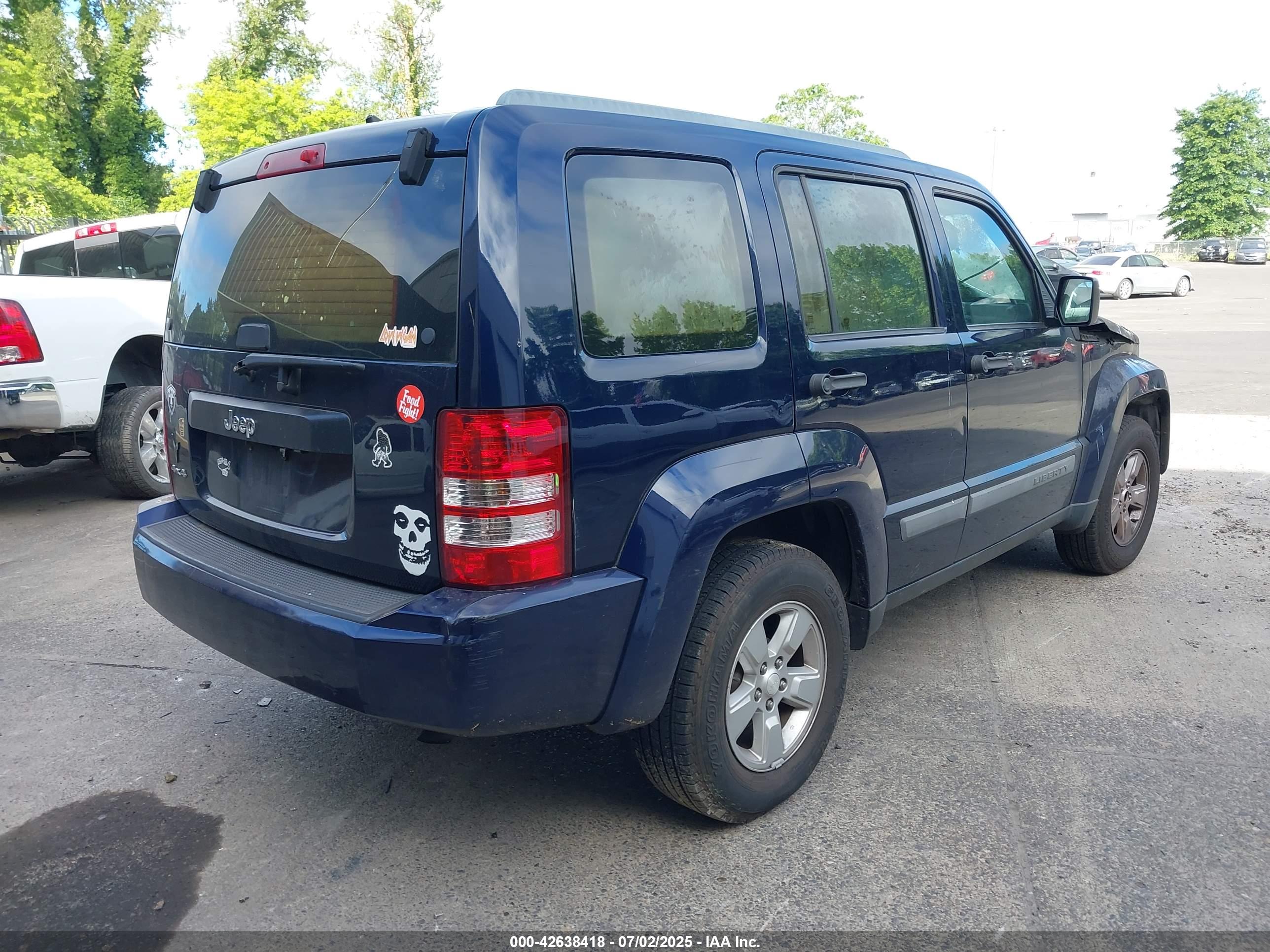 JEEP LIBERTY image 4