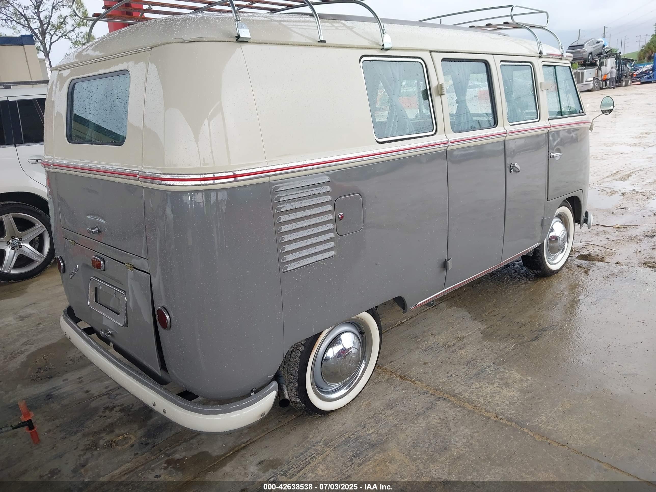 VOLKSWAGEN TRANSPORTER image 4